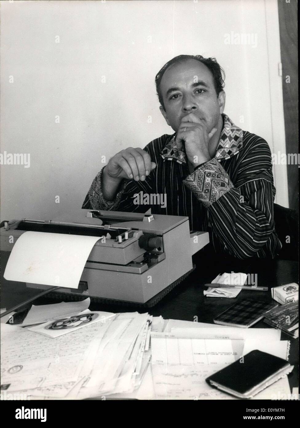 Sett. 18, 1970 - Qui è un ritratto dello scrittore francese Michel Butor che è stata presa alla sua proprietà a Nizza. Foto Stock
