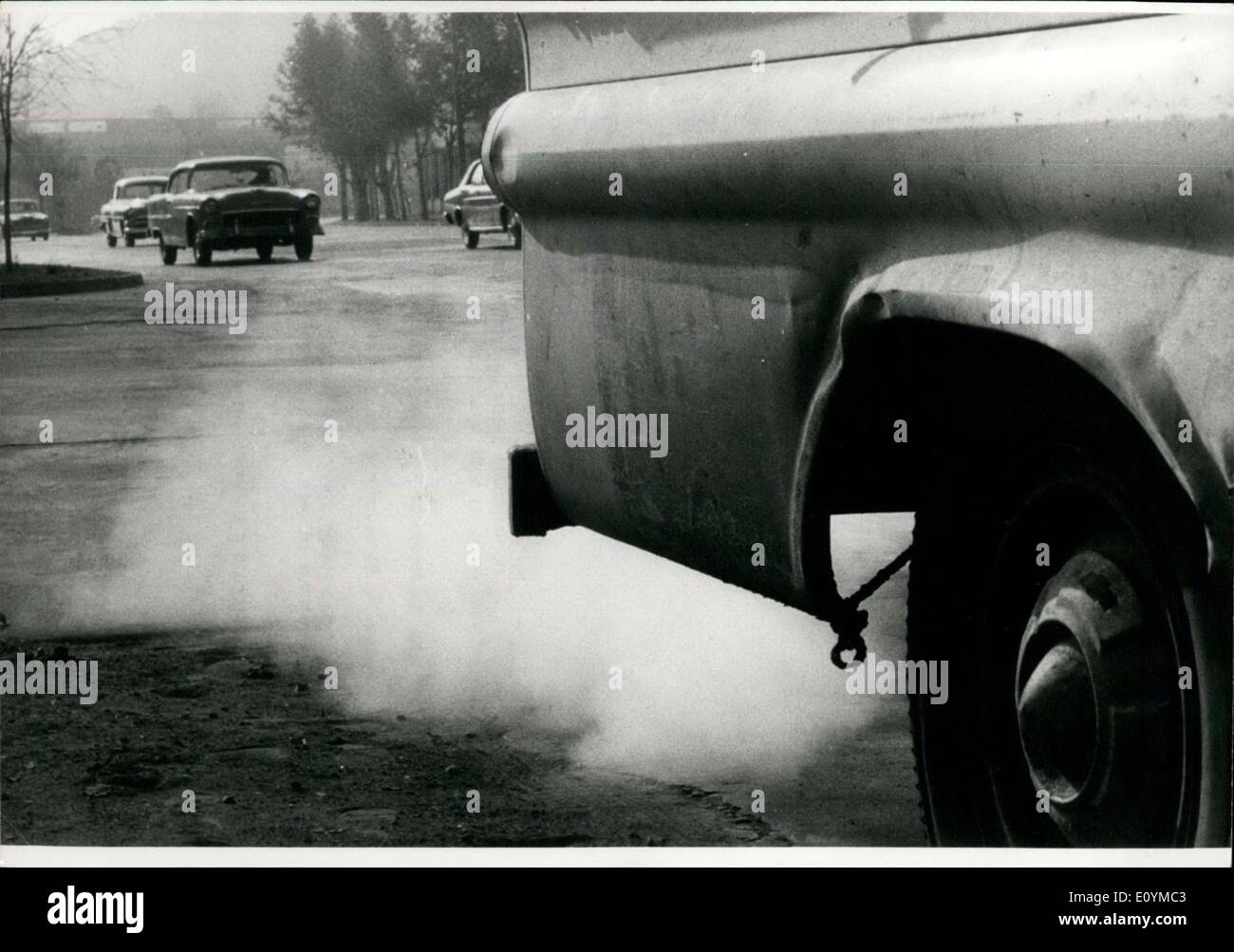 Ottobre 07, 1970 - Inquinamento atmosferico: Auto & Carrello fumi che inquinano l'aria di Santiago del Cile ZUM Foto Stock