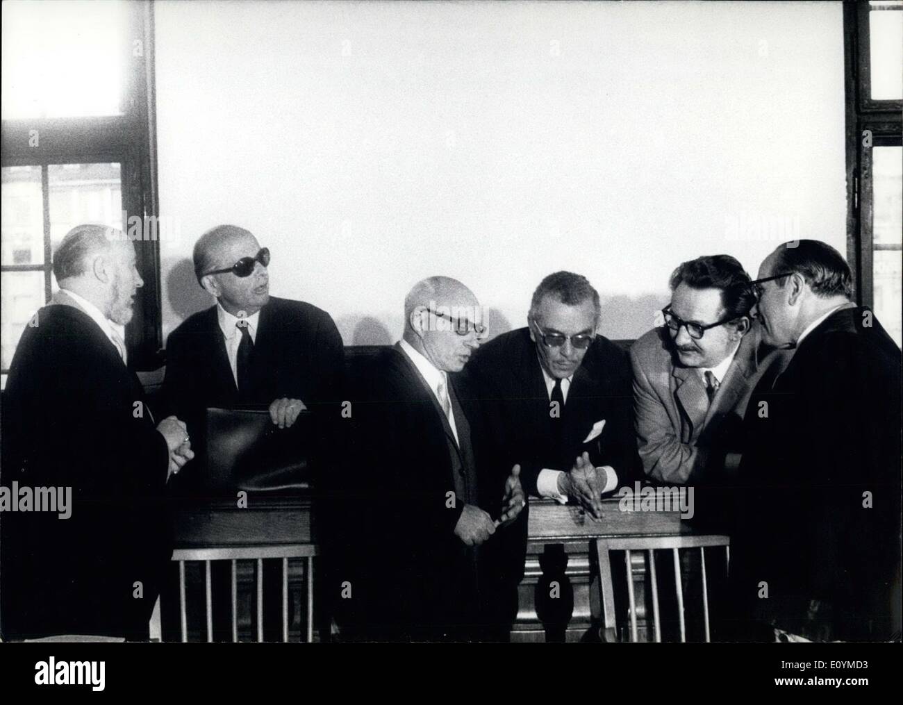 Ottobre 10, 1970 - Prova circa lo scandalo dell'arte: il 2 ottobre 1970 il cosiddetto ''Mucki-trial'' ha avviato presso la Corte superiore di Monaco di Baviera. Gli imputati sono: Gilbert Maria Podmaniczky (56), un film direttore cinematografico emigrato da Hungaria; Egon Walter Bieler (65), un commerciante; il tappeto - concessionario Axel Cramer von Clausbruch (42), l'ex attore e la successiva immagine -- Dealter Geza Easterhazy (45). Essi sono accusati di aver venduto non molto preziosa immagine - copie da upstarts nella Repubblica federale di Germania a prezzi elevati e quindi di aver fatto un grande profitto Foto Stock