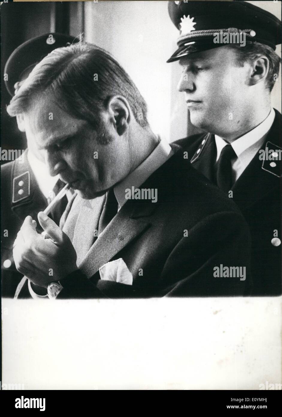 Ottobre 10, 1970 - Prova circa lo scandalo dell'arte il 2 ottobre 1970 il cosiddetto ''Mucki-trial'' starte presso la Corte superiore di Monaco di Baviera. Gli imputati sono, Gilbert Maria Podmaniozky (56), un film direttore cinematografico emigrato da Hungaria , Egon Walter Bieler (65), un commerciante , la moquette-concessionario Cramer Axel von Clausbruch (42), l'ex attore e la successiva immagine - concessionario Geza Esterhazy (45), essi sono accusati di aver venduto non molto preziose foto - Copia per upstarts nella Repubblica federale di Germania a prezzi elevati e quindi di aver fatto un grande profitto Foto Stock