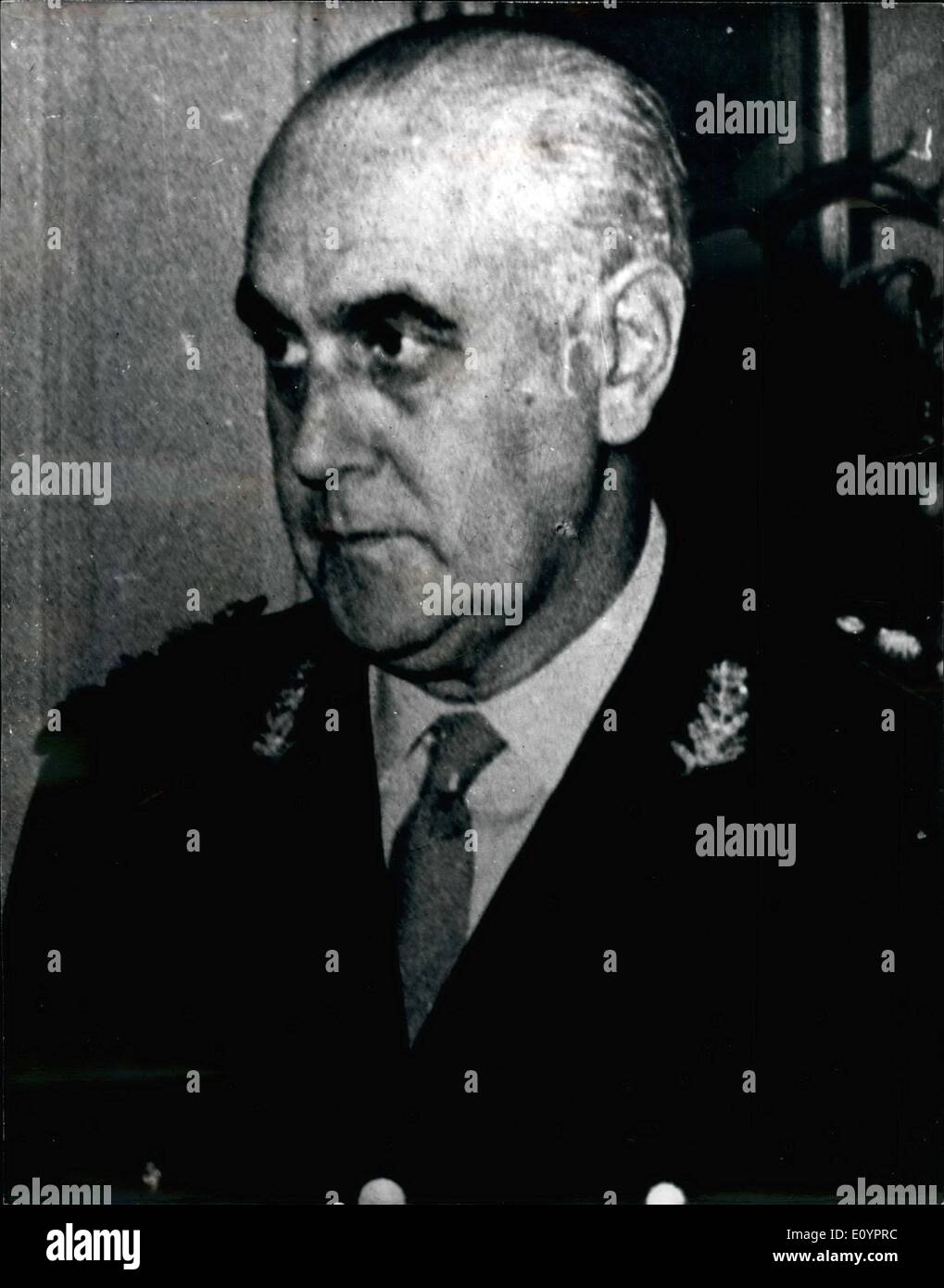 Mar 03, 1971 - Argentina delle Forze Armate rovesciare il Presidente Roberto Levingston nel colpo di stato incruento.: argentini di forza armata rovesciare. Presidente Roberto Levingston è un colpo di stato incruento nel Buecoss Airce oggi e ha annunciato che tre uomini giunta militare sarebbe eseguire il paese. L'esercito girato le tabelle del Presidente dopo aver tentato di fire braccio-comandante in capo e il capo della giunta militare Lt. Alejandro generale anusse. La foto mostra il generale anusse il nuovo forte un dell'Argentina. Foto Stock