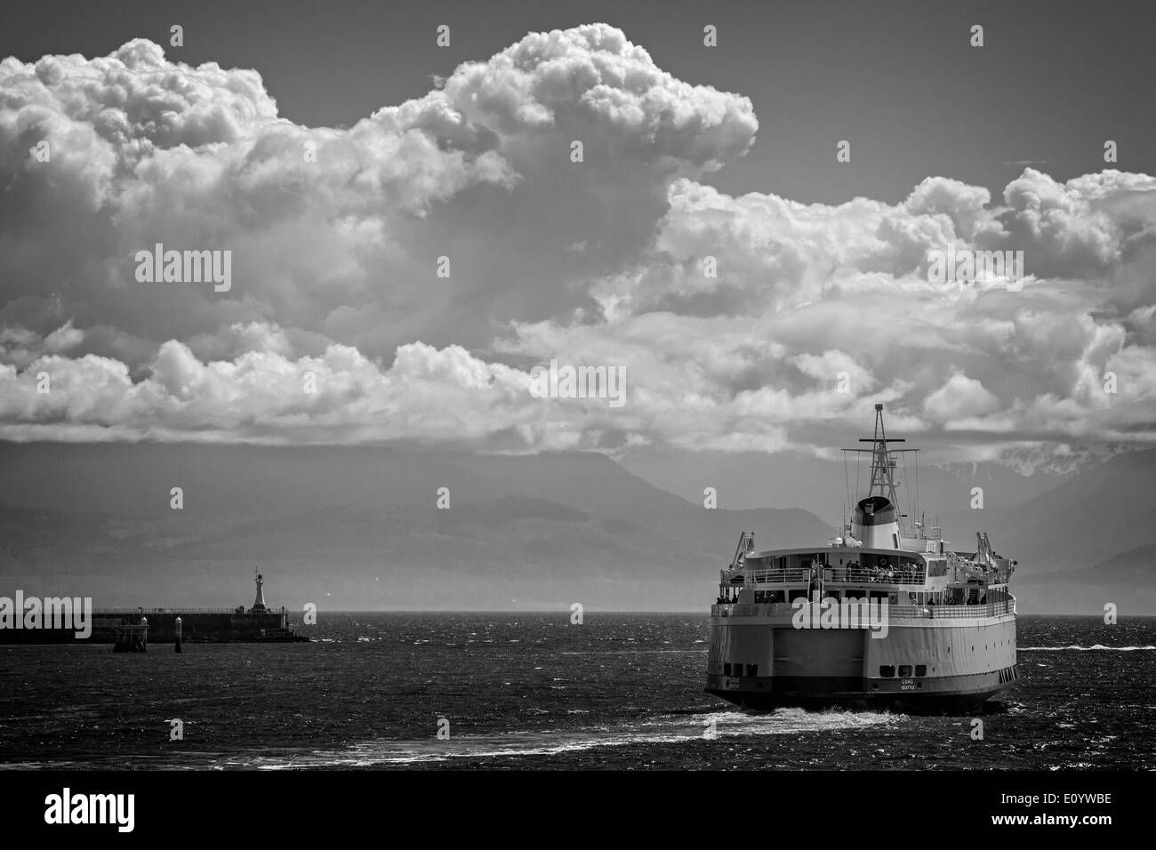 Coho veicolo passeggeri e di traghetto in partenza per il porto Angeles-Victoria, British Columbia, Canada. Foto Stock