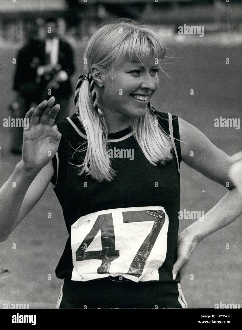 Lug. 07, 1971 - Donne Campionati Nazionali al Crystal Palace Rita Ridley vince 1500 metri mostra fotografica: Rita Ridley visto dopo aver vinto la finale di 1500 metri in un nuovo regno unito tutti i angoli tempo record di 4 minuti 13,3 sec. Foto Stock
