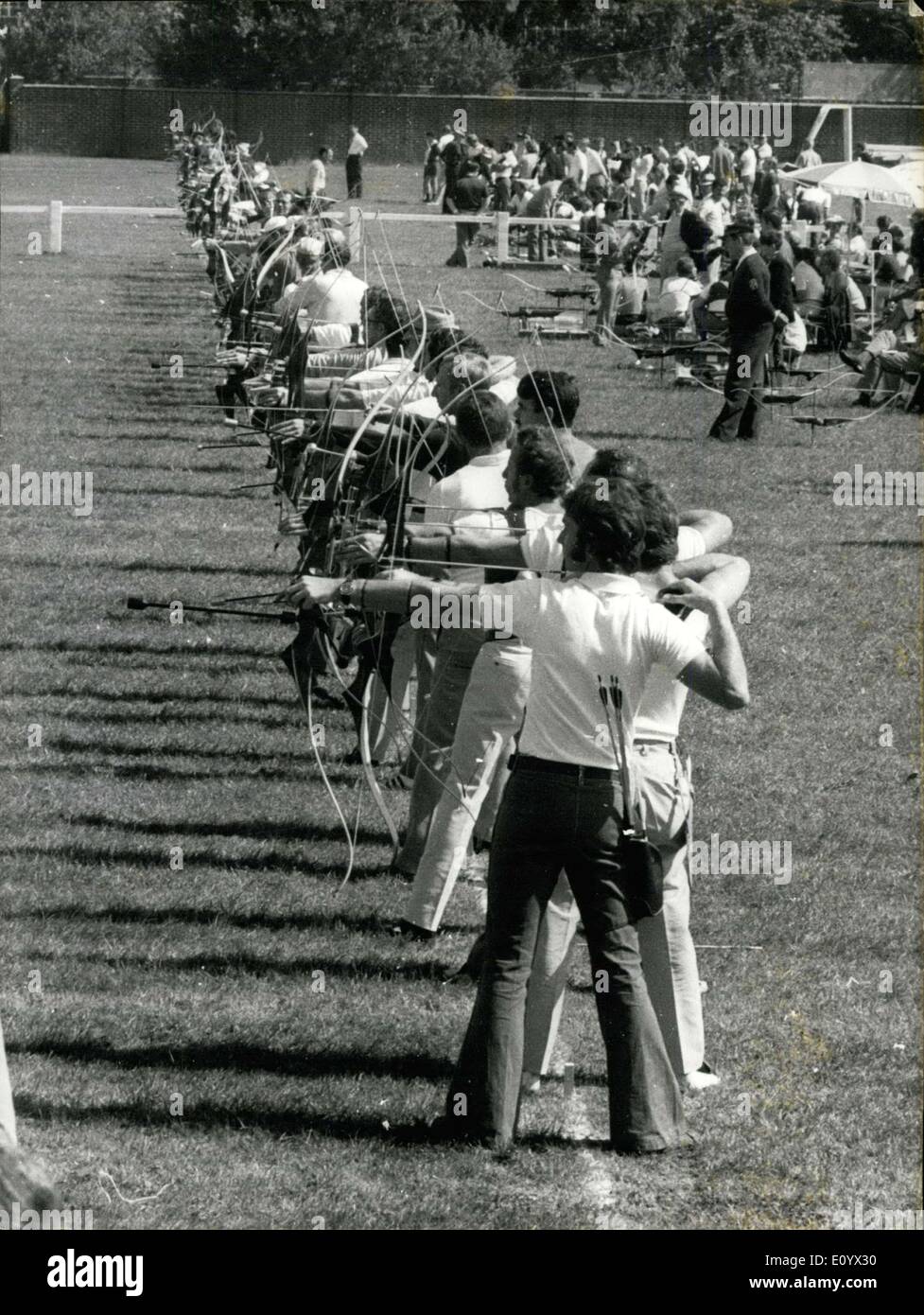 Sett. 06, 1971 - Tiro con l'arco sarà presto incluso nelle Olimpiadi di Monaco di Baviera dopo quasi una metà di un secolo di assenza. : Foto Stock