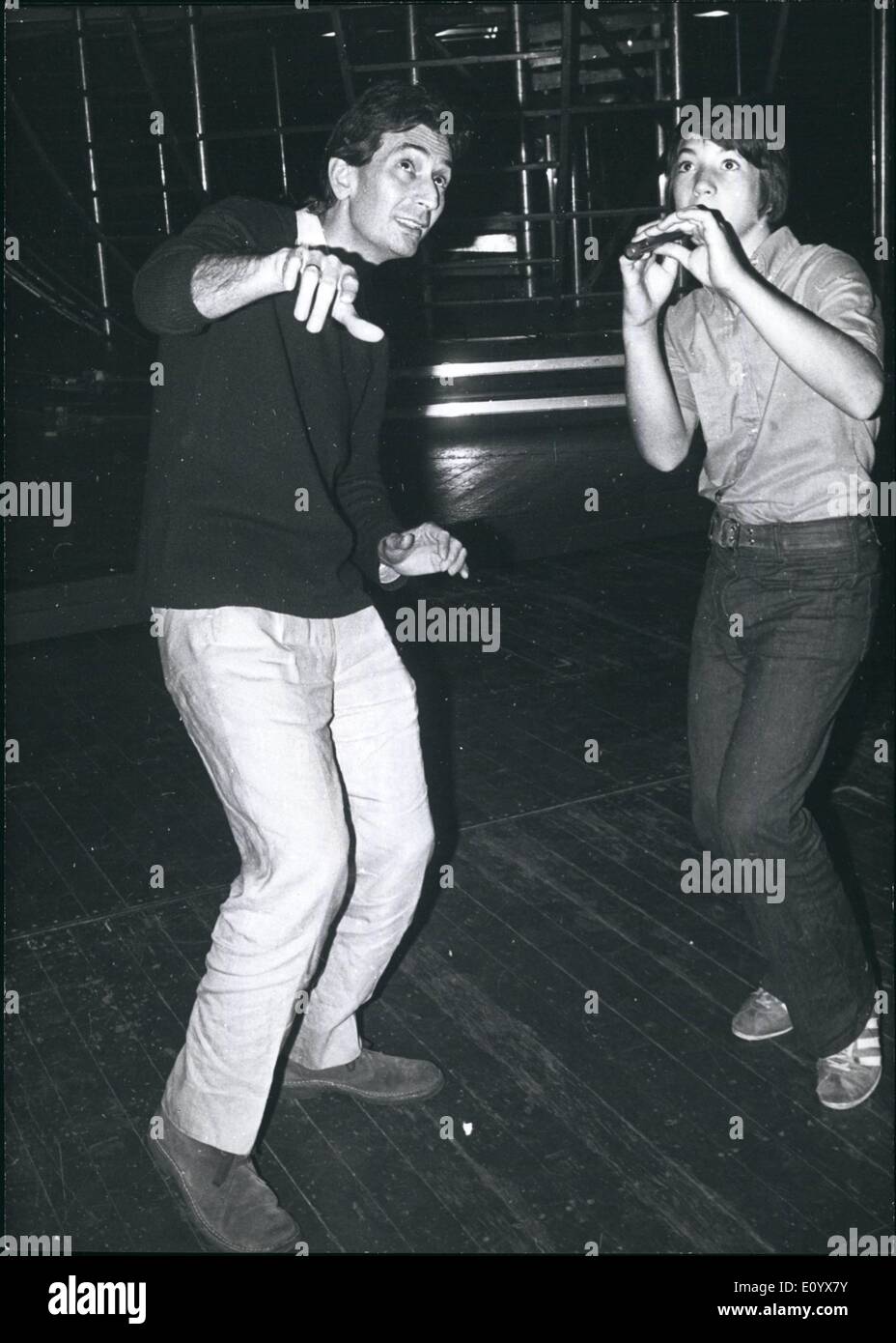 Sett. 09, 1971 - Mondo dell'Opera ''Penteo'' a Bonn Germania : con il premier dell'opera Penteo da Virginio Puecher L Foto Stock