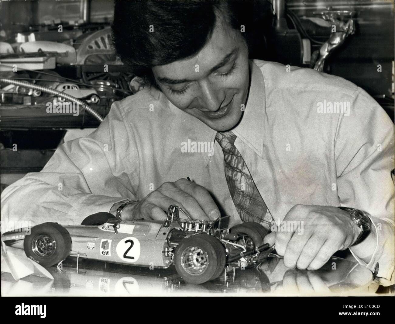 11 gennaio 1972 - Christian Huet è solo 27 anni, ma una esposizione di arte ha già presentato 14 delle sue creazioni. Un appassionato di auto, Christian Huet costruisce vero delle riproduzioni delle più belle e vetture più veloci al mondo. Ogni creazione, che è del tutto unico e richiede in media da 450 a 800 ore di lavoro. L'attenzione al dettaglio e l'autenticità rende il suo modello auto magnifica ''giocattoli'' che non sono accessibili a tutti. Ciascuno dei costi 5,00a 6.000 franchi almeno . . . Il suo più noioso di modello è un trionfo Spitfire Mk 2 che ha avuto 2.000 ore per costruire Foto Stock