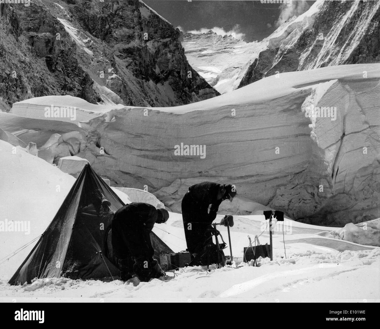 Il monte everest esploratori camping nella sezione Mahalangur dell'Himalaya Foto Stock