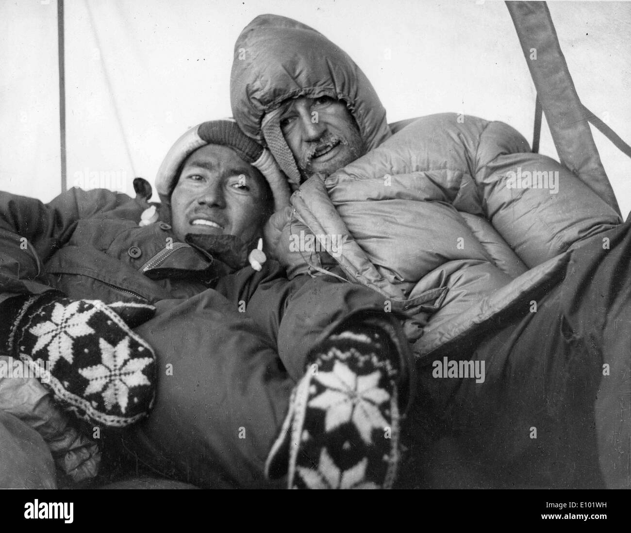 Il monte everest esploratori camping nella sezione Mahalangur dell'Himalaya Foto Stock