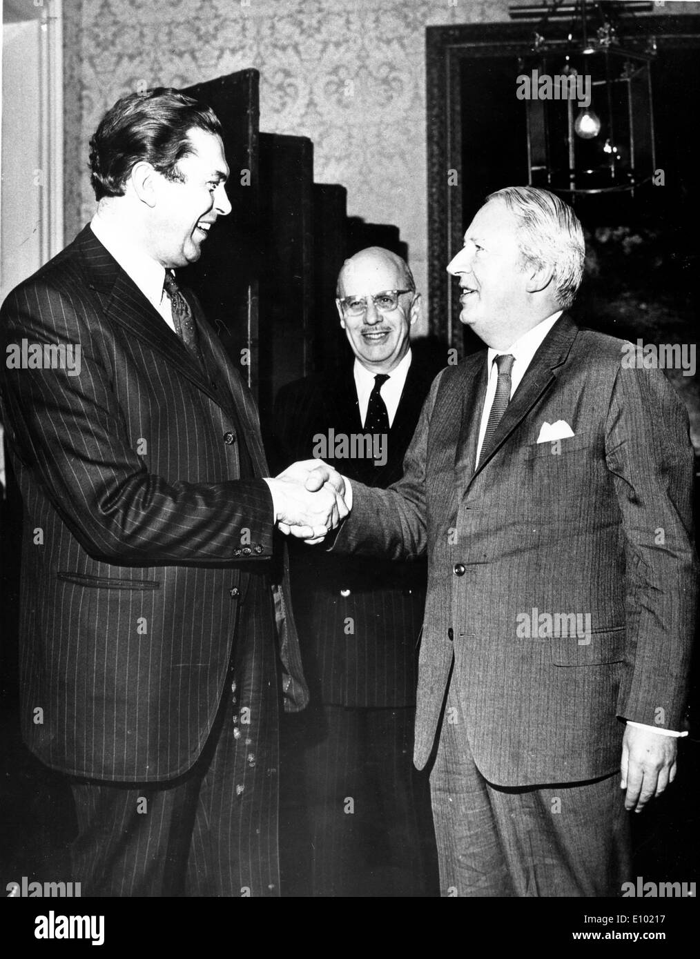 Uomo politico olandese Barend Biesheuvel il Primo ministro dei Paesi Bassi (sinistra) Foto Stock