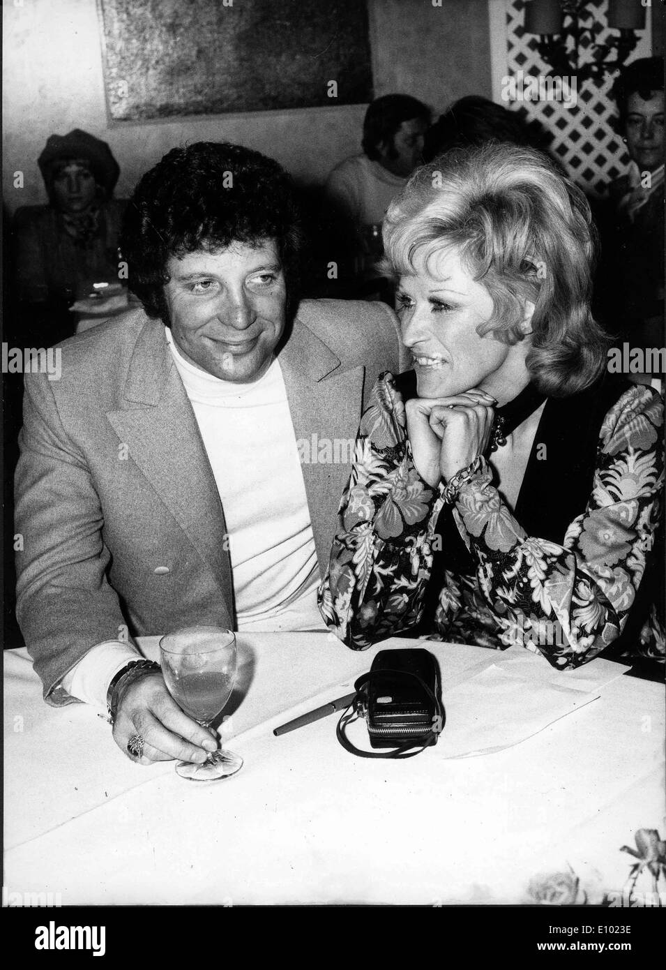 I cantanti Tom Jones e Bibi John Foto Stock