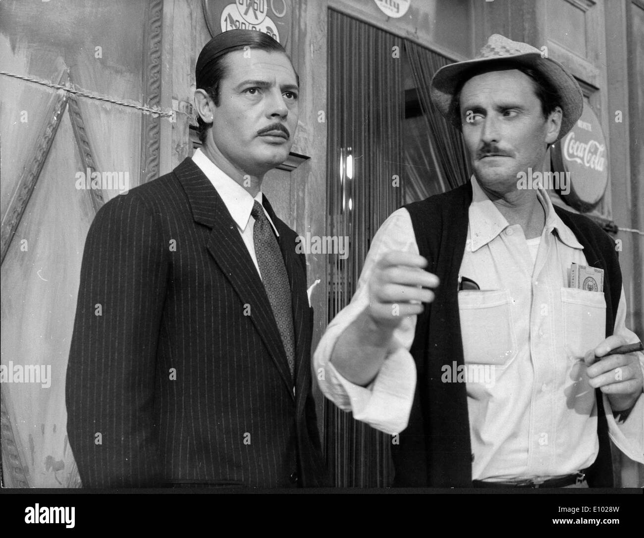 Attore Marcello Mastroianni sul set con Pietro Germi Foto Stock