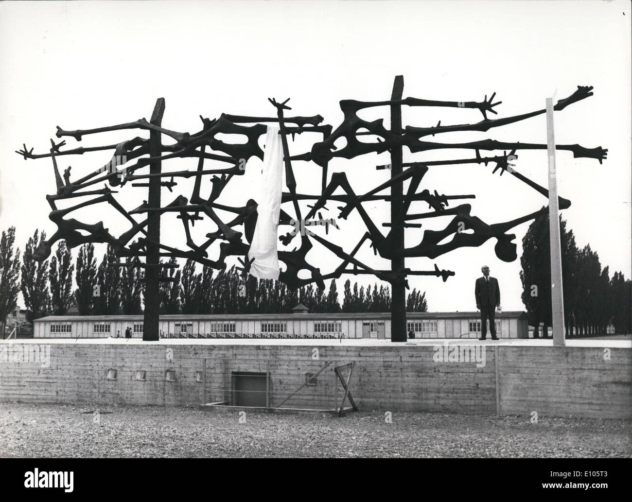 Il 1 gennaio, 1970 - la notevole memoriale per le vittime di Dachau: Nandor Glib, uno scultore jugoslavo, ha ricreato l'orrore, in questo memoriale che è stato eretto a Dachau, in commemorazione delle vittime delle atrocità naziste. Foto Stock