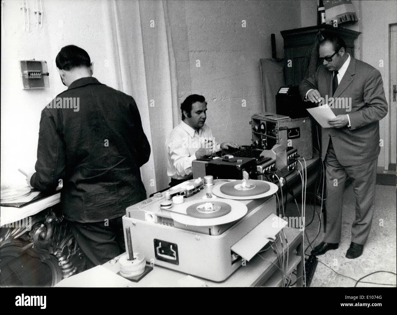 Febbraio 02, 1970 - nel carcere di Straubing: (bassa Baviera) vi è fatto di musica al presente. 80 prigionieri, parzialmente lifers, effettuate la registrazione su disco per due giorni, il cui risultato è stato un long-play con canzoni in tedesco, inglese, italiano e russo. La prigione padagogue e musica gli alunni ci Rudolf Rohrl (48) Ha addestrato la sua musica gli alunni ci per anni e crreated un eccellente coro. Record produttore, troppo, sostiene che il coro è molto buona. La quantità te detenuti per ottenere questo, saranno distribuiti e spesi per i libri, frutta e quotidiani Foto Stock