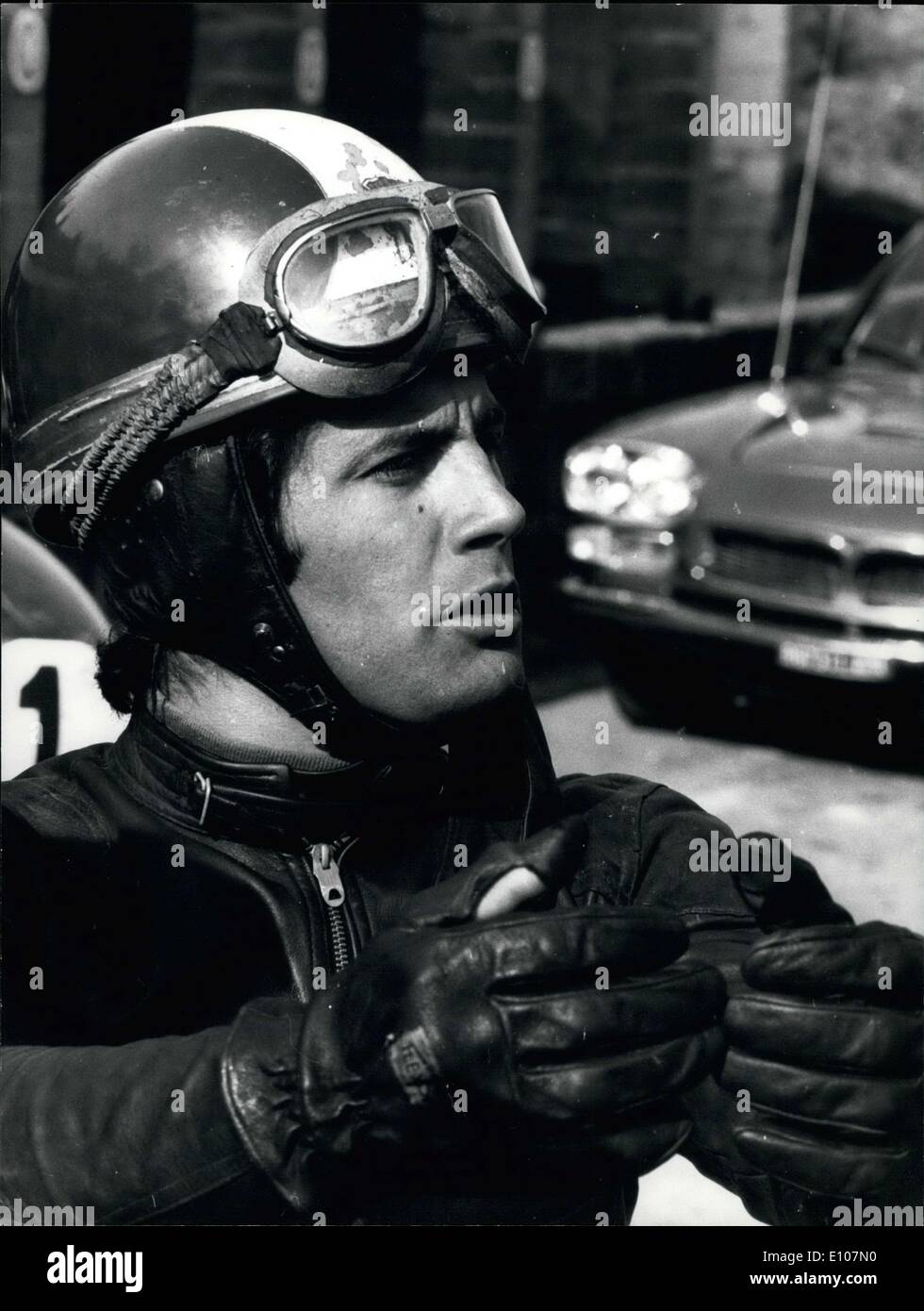 Febbraio 05, 1970 - Il ben noto campione del mondo di ciclismo motore Giacomo Agostini, 27, sta provando a Roma l'autodromo di Vallelunga il nuovo prototipo della 500 cc MV Augusta, la ditta che Agostini rigidi durante l'anno. Foto Stock