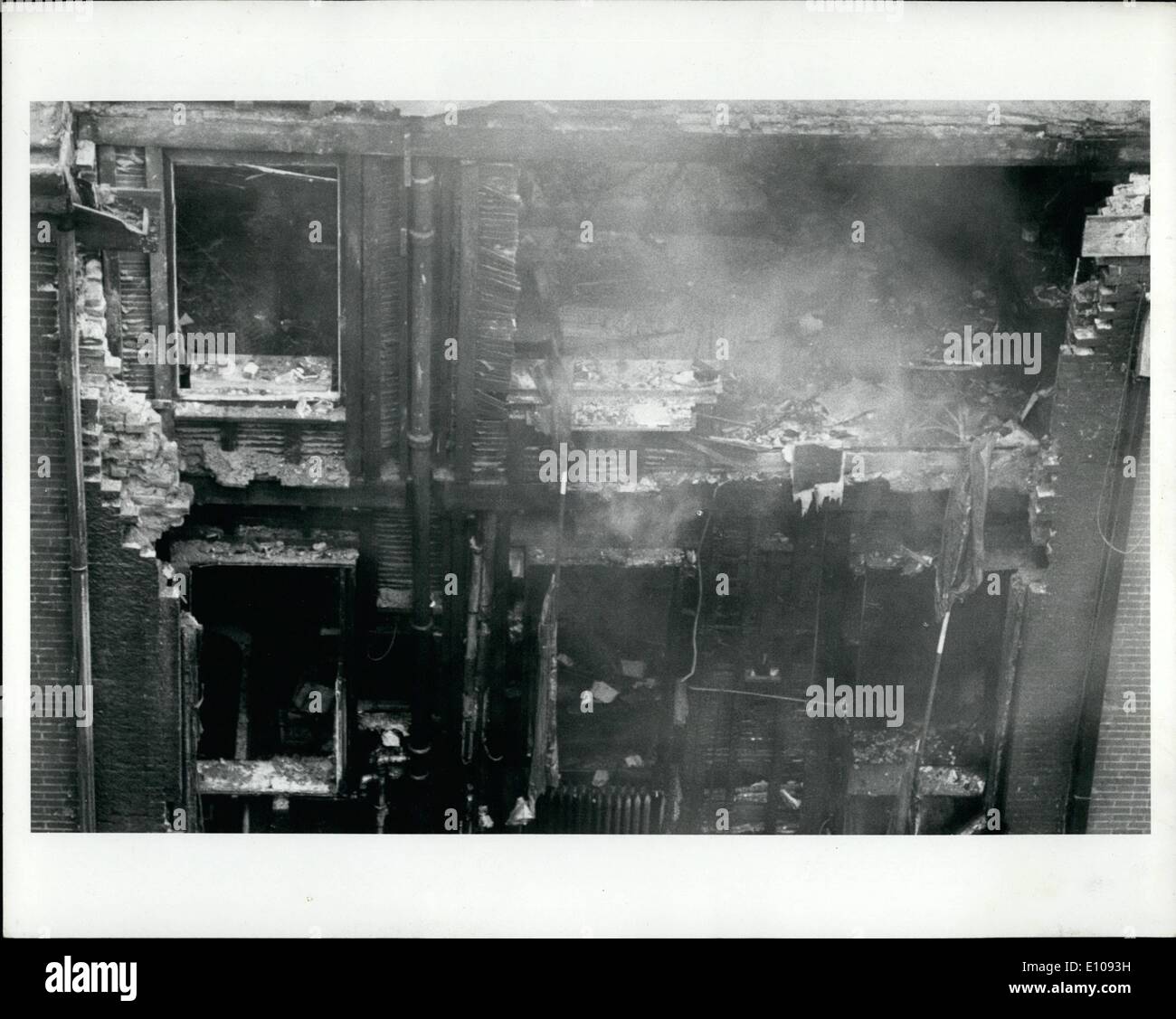 Mar 03, 1970 - esplosione e incendio distrugge il Greenwich Village Casa parecchie persone sono morti.: oggi a mezzogiorno tre esplosioni e Foto Stock