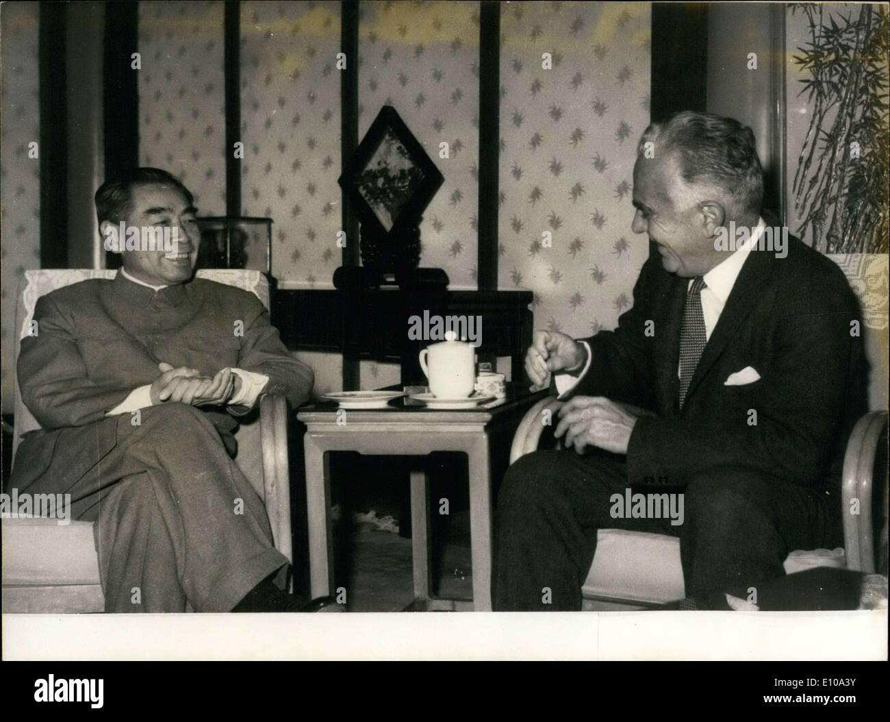 Febbraio 15, 1972 - Edgar Snow morì a 66 anni di età. Nonostante la presenza di due medici cinesi, personali inviati di Chou en lai, che è venuto per aiutare i medici svizzeri, il reporter non sopravvivere un cancro per il quale ha ricevuto una operazione di sei settimane fa. Egli è morto nella sua casa nei pressi di Ginevra. La neve era una delle poche persone e il solo giornalista che ha conquistato il presidente Mao e altri dirigenti cinesi' affetti. Foto Stock