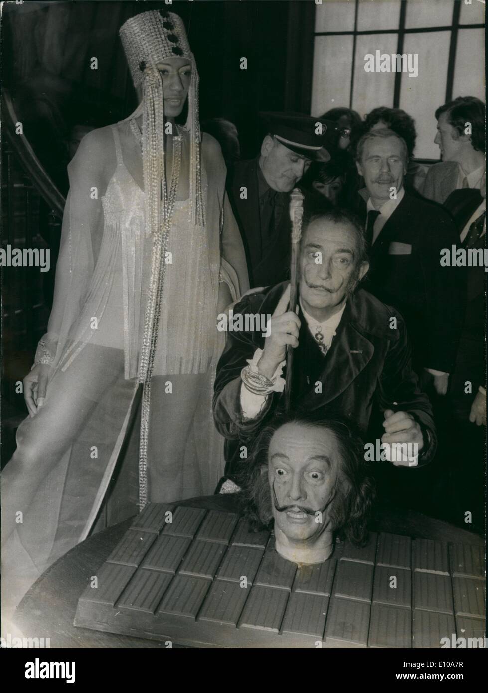 Apr. 04, 1970 - pittore contemporaneo Salvador Dali ha tenuto una conferenza al Museo di Gustave Moreau sul tema ''l'artista contro la società consumistica''. Cimitero di Verdun Foto Stock