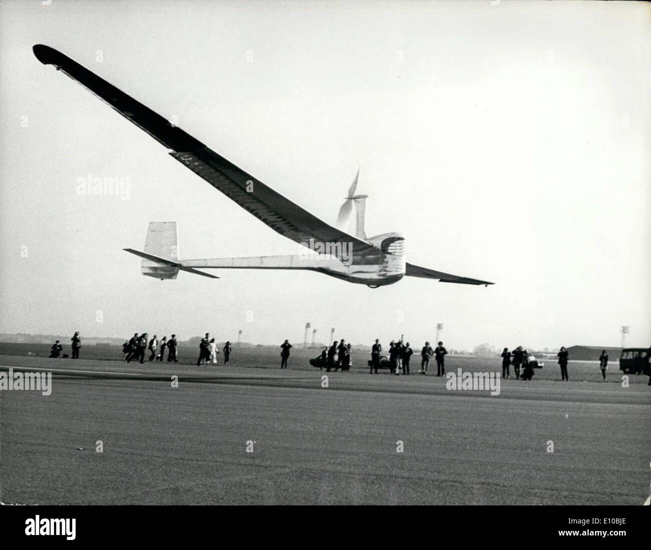Mar 03, 1972 - Man-Powered volo vengono una troncatrice dopo essere stato in volo per 44 secondi Ar Raf Benson: a Raf Benson, Oxford questo Foto Stock