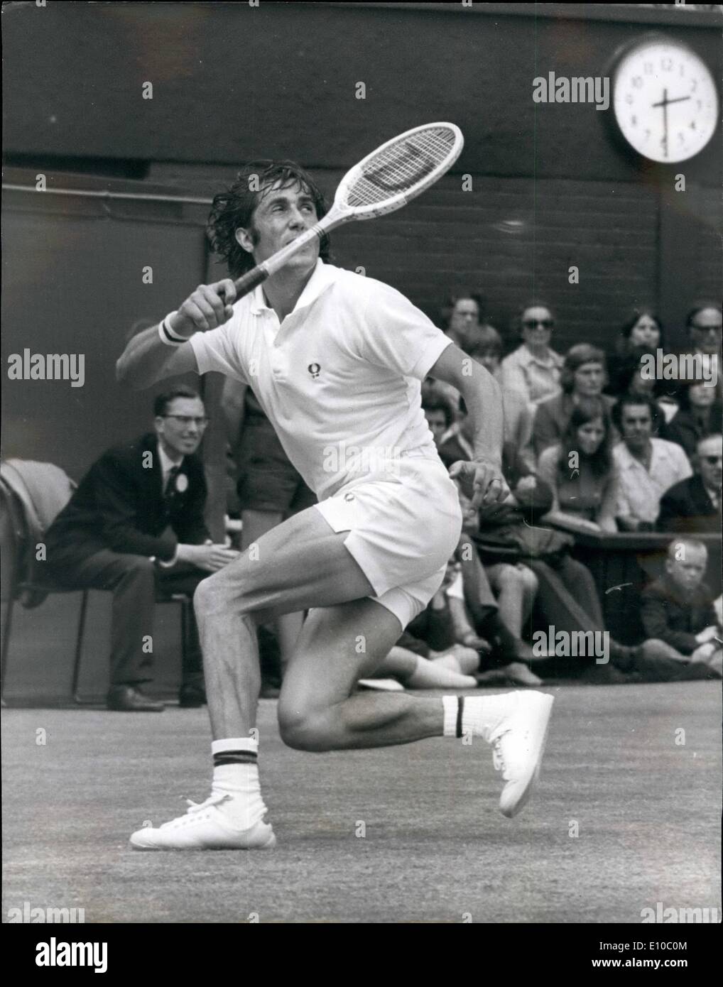Giugno 06, 1972 - tennis a Wimbledon. Stan Smith vince Uomini Singoli  finale. A causa della pioggia causando il rinvio di sabato, il finale di  uomini singoli ha avuto luogo ieri a