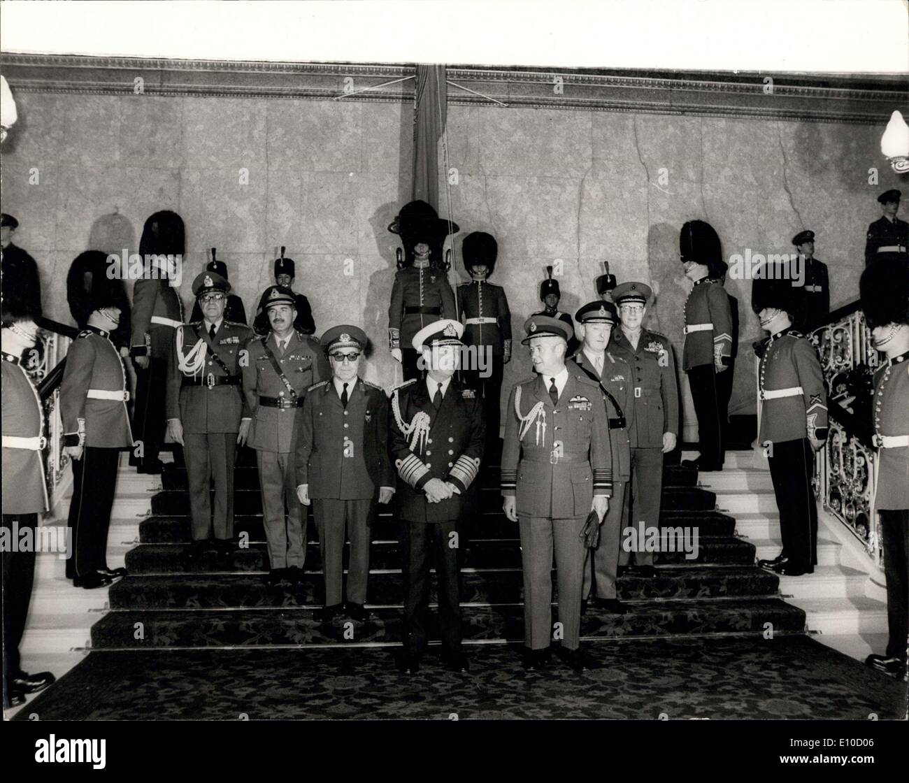 Apr. 11, 1972 - Cento del Comitato militare si incontrano a Londra: la ventitreesima riunione delle Cento Comitato militare, dell'Organizzazione superiore autorità militare, si svolge oggi e domani a Lancaster House. Londra ha frequentato dagli alti militari delle forze armate dell'Iran, la Turchia e gli Stati Uniti. Il Pakistan sarà rappresentata dai suoi militari permanenti vice a Cento. Il Regno Unito Capo di Stato Maggiore della Difesa, ammiraglio della flotta di Sir Peter Hill-Norton, GCB, presiederà la riunione Foto Stock