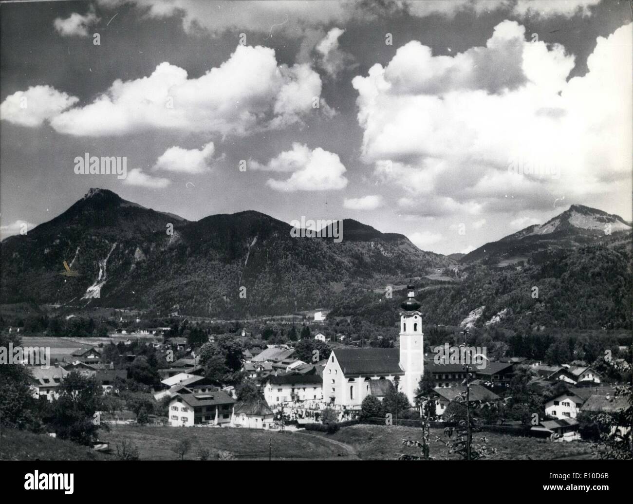 Lug. 07, 1972 - Visitatori della Germania Est vivrà in Oberaudorf durante i Giochi Olimpici.: anche in Oberaudorff/Baviera( la nostra immagine) uno deve essere preparato per i Giochi olimpici; ma in contrasto a Monaco di Baviera questa piccola comunità con 1.800 posti letto per i turisti ha ottenuto solo gastronomica del problemi da risolvere. Per la prima volta le autorità della Germania orientale hanno dato la loro autorizzazione che 2000 persone possono visitare la Germania Occidentale in occasione dei Giochi Olimpici di Monaco di Baviera. Circa la metà di essi vivranno in Oberaudorf durante questo periodo di tempo Foto Stock