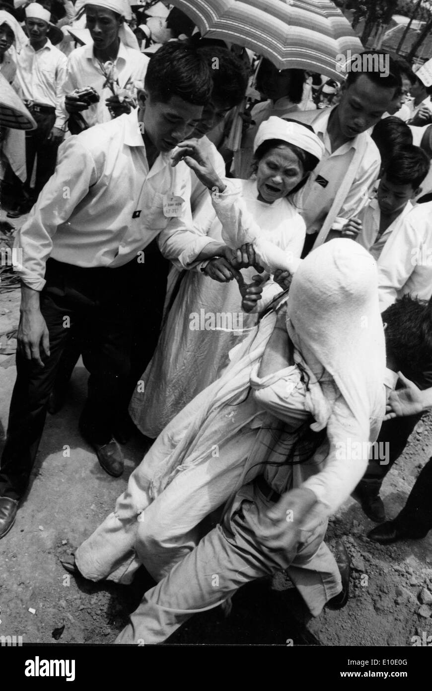Donna manifestazioni di protesta durante la guerra del Vietnam Foto Stock
