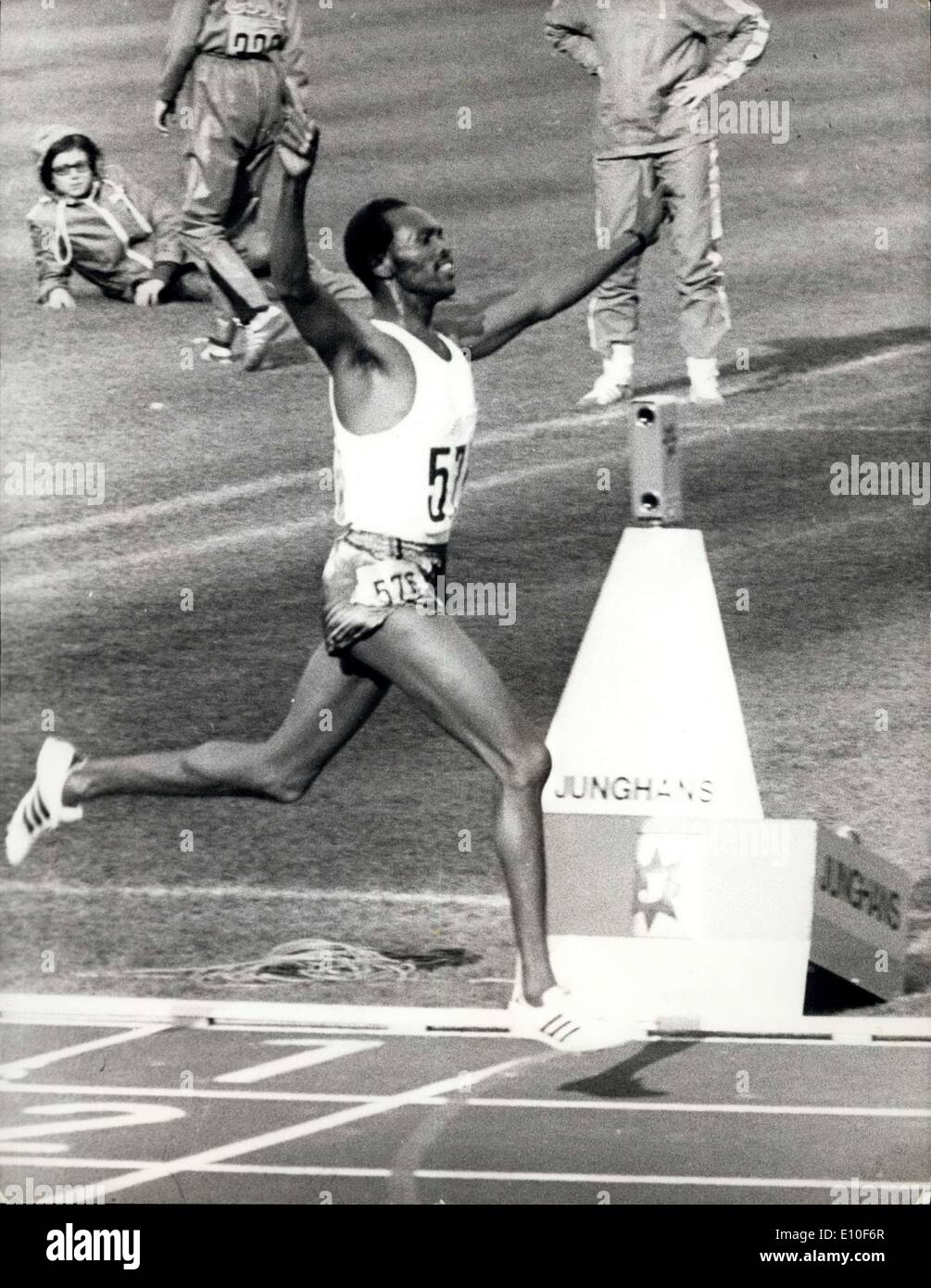 Sett. 07, 1972 - Giochi olimpici di Monaco di Baviera, Kip Keino del Kenya, raffigurato vincendo i 3 mila metri di siepi finale, durante i Giochi olimpici di Monaco di Baviera, in un record olimpico tempo di 8-23.6. Foto Stock