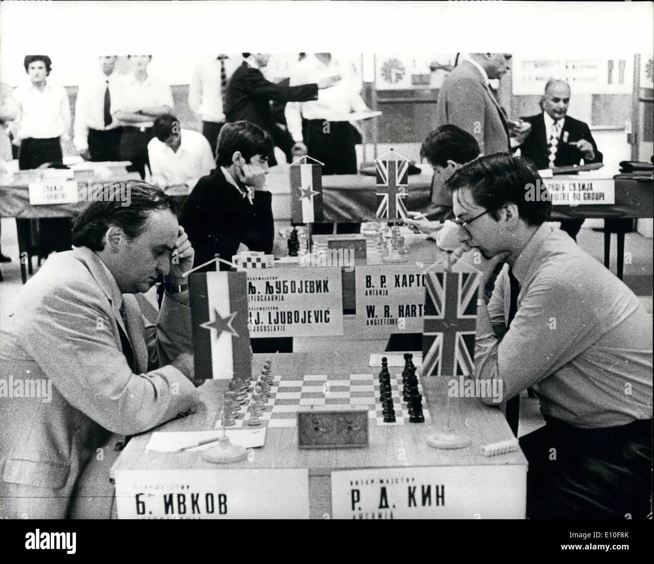 Sett. 09, 1972 - World Chess Olympiade a Skopje in Iugoslavia. La foto mostra Ivkov (sinistra) della Jugoslavia e Keene di Inghilterra, raffigurato durante il loro match in 20th. Mondo Olimpiade di scacchi essendo egli;d Skopje, Iugoslavia. Foto Stock