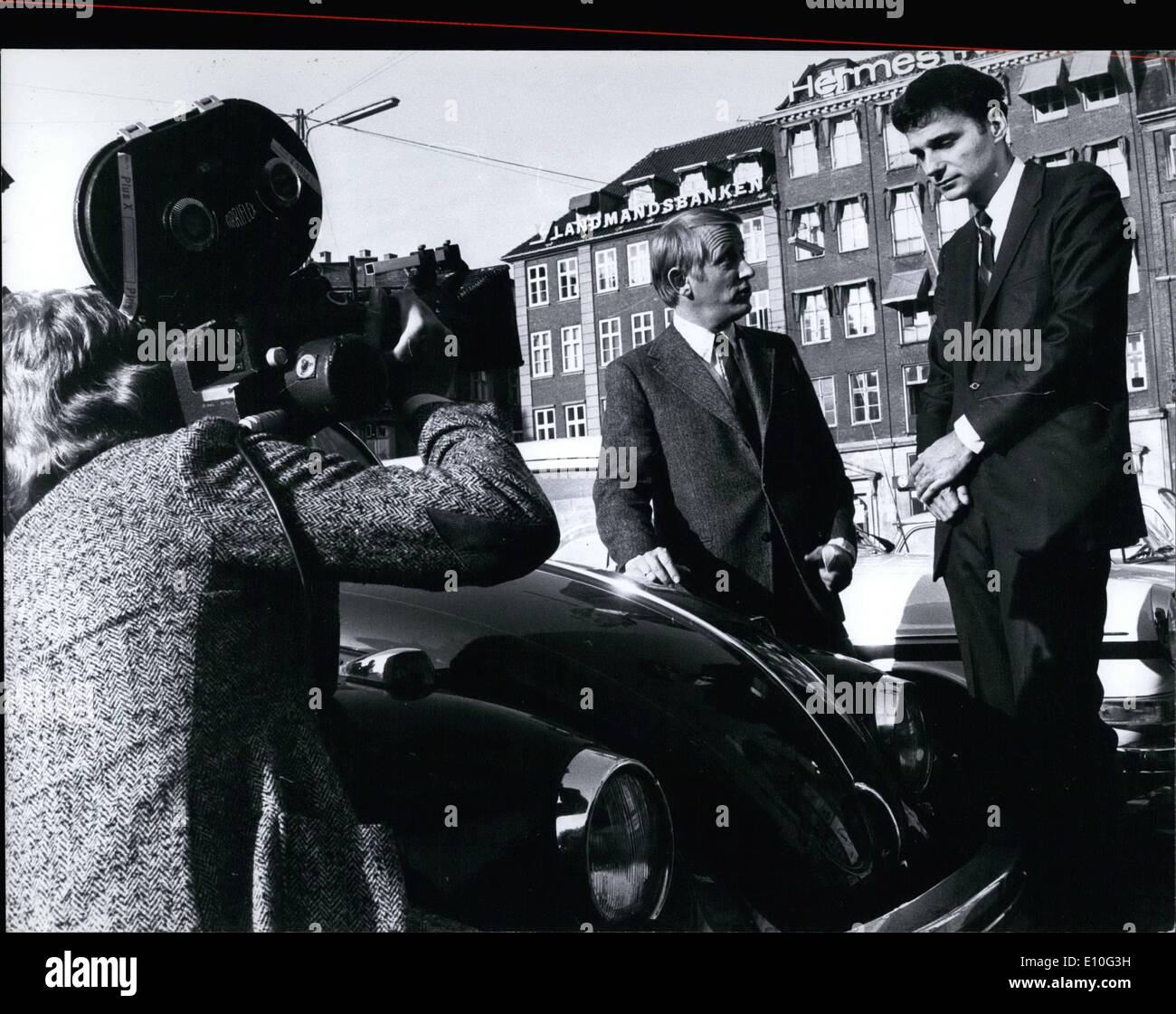 Ottobre 10, 1972 - Ralph Nader, il rinomato American consigliere di consumo , famosa per il suo libro 'insicura a qualsiasi velocità' e altre crociate contro l'automobile-industria, è per il momento in Copenhagen. egli prende parte ad un convegno su "responsabilità industriale nella società moderna". Il convegno è organizzato dal giornale danese "Borsen' (Exchange). Qui egli è visto sulla piattaforma, durante un incontro con il danese business tifoni e specialista in popolazione e problemi dell'ambiente. Foto Stock
