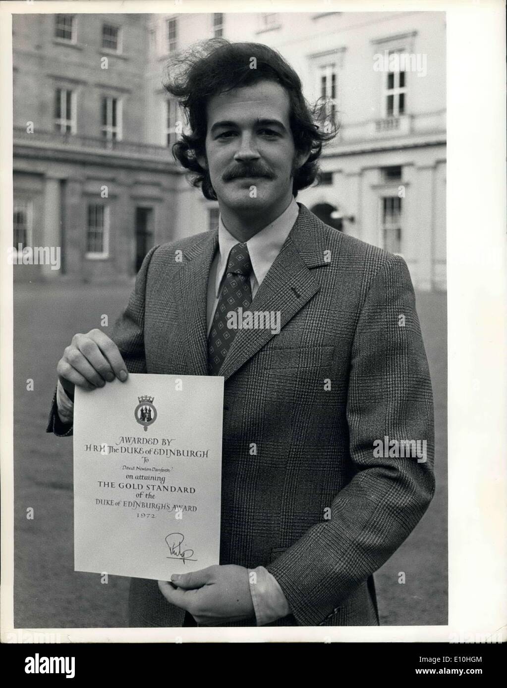 Nov. 23, 1972 - Londra - studente americano David Newlon Danforth Wellesley Hills messa. USA visto fuori Buckingham Palace 11/23 dopo la ricezione del Duca di Edimburgo Award dal duca. Foto Stock