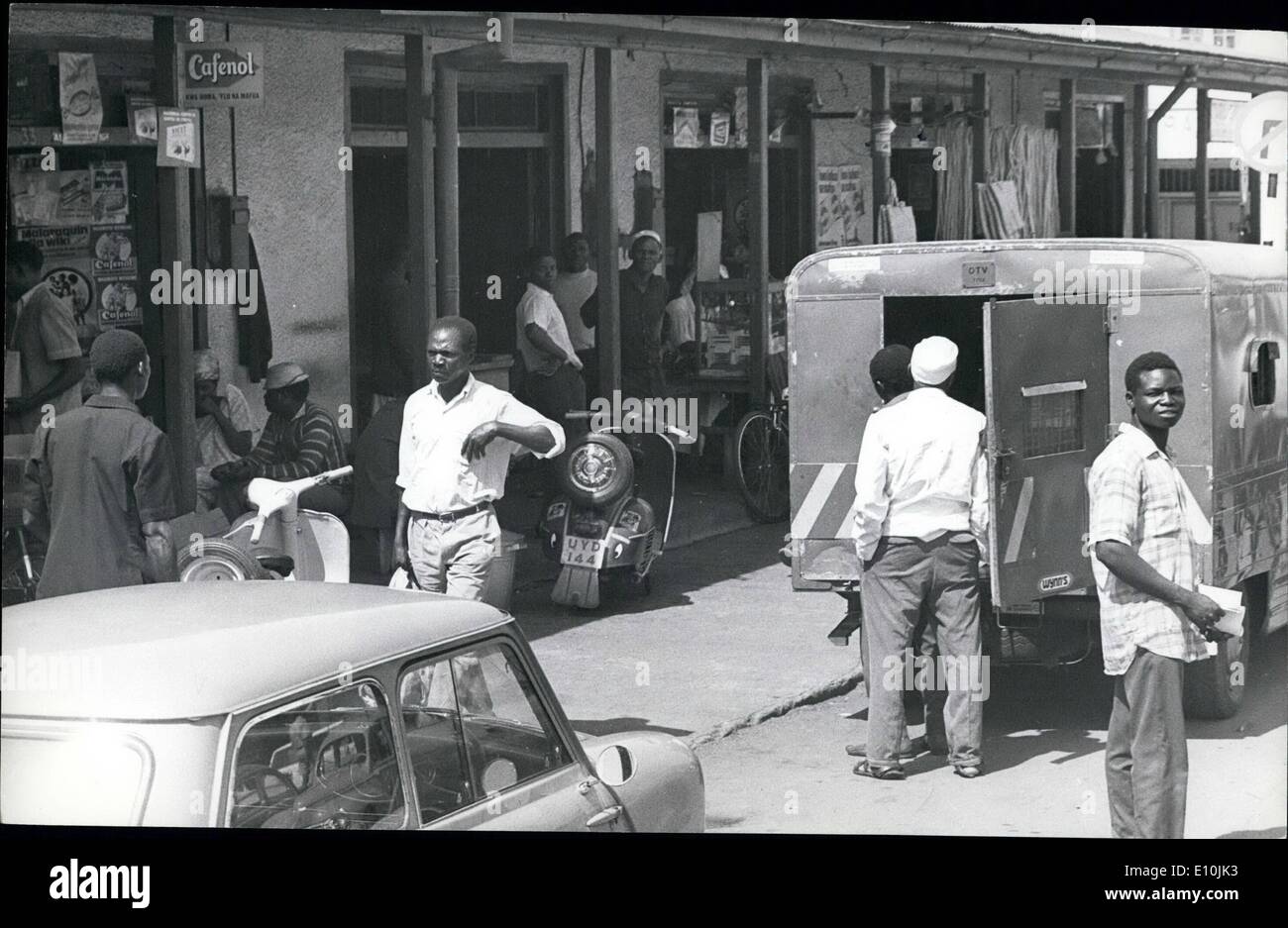 Mar 03, 1973 - Kampala Uganda: questi negozi per la maggior parte apparteneva a asiatici una volta - ora sono riaperto sotto gestione africana, attraverso spesso con poco brodo. Foto Stock