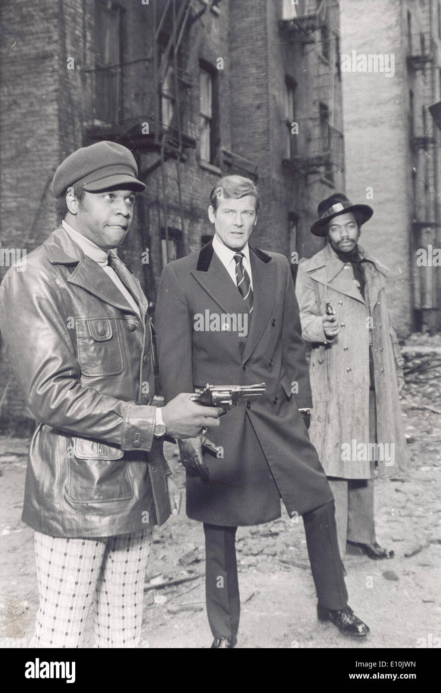 Attore Roger Moore sul set di James Bond Foto Stock