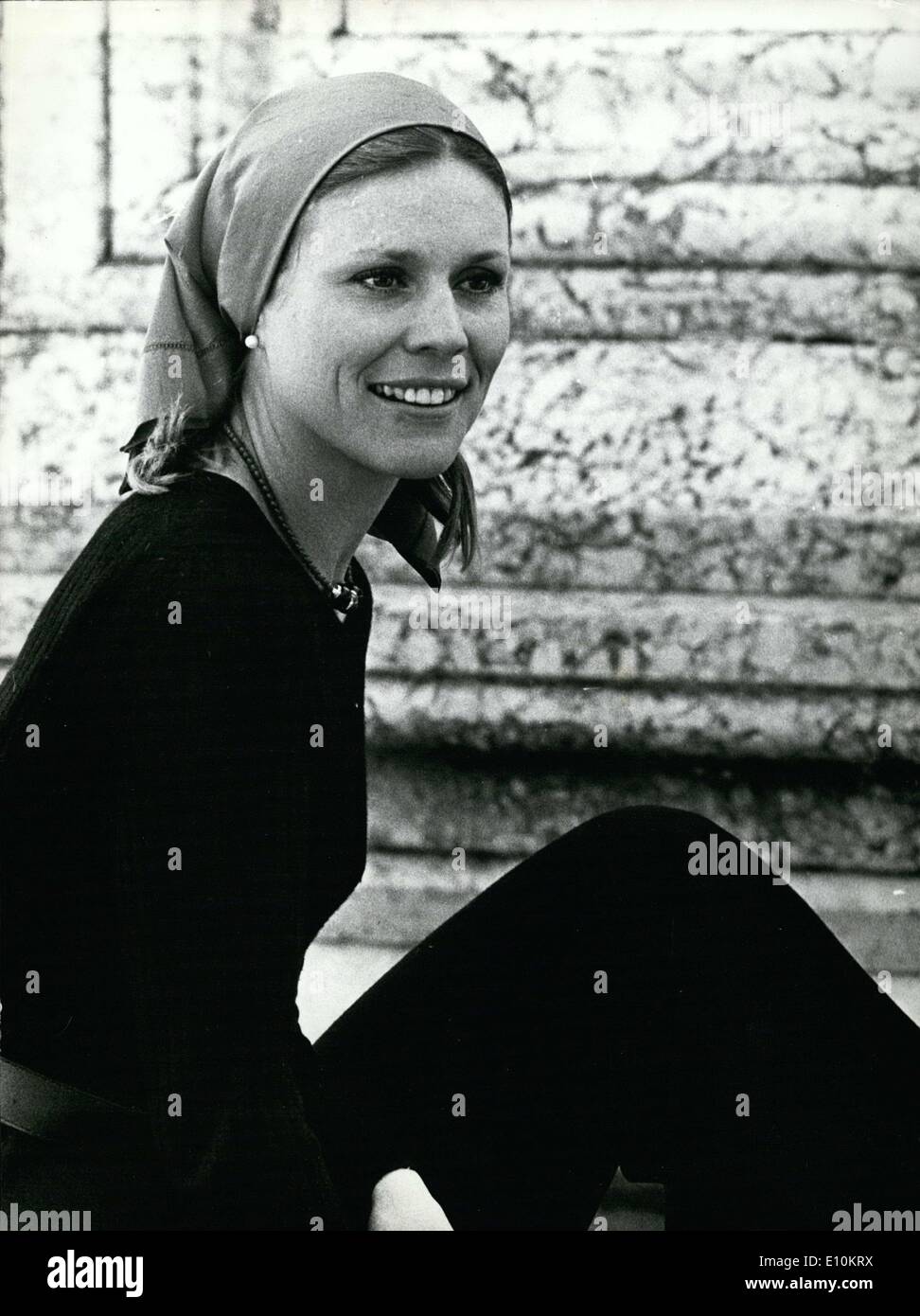 17 maggio 1973 - Marthe Keller - Swiss attrice cinematografica a Parigi: Lei è alti, biondi, slim e molto affascinante, Marther Keller, attrice nata a Basilea, primo teatro esperienze a casa e poi a Berlino, prima di andare a Parigi quattro anni fa un'ora sul punto di conquistare il francese registi che vogliono il suo male per i principali componenti. Molto successo la sua parte di commedia in ''Elle court'' dal regista Gerard Pires. Le offerte per ulteriori parti principali sono molti e Marther è fiducioso per diventare una grande star del cinema. Foto Stock