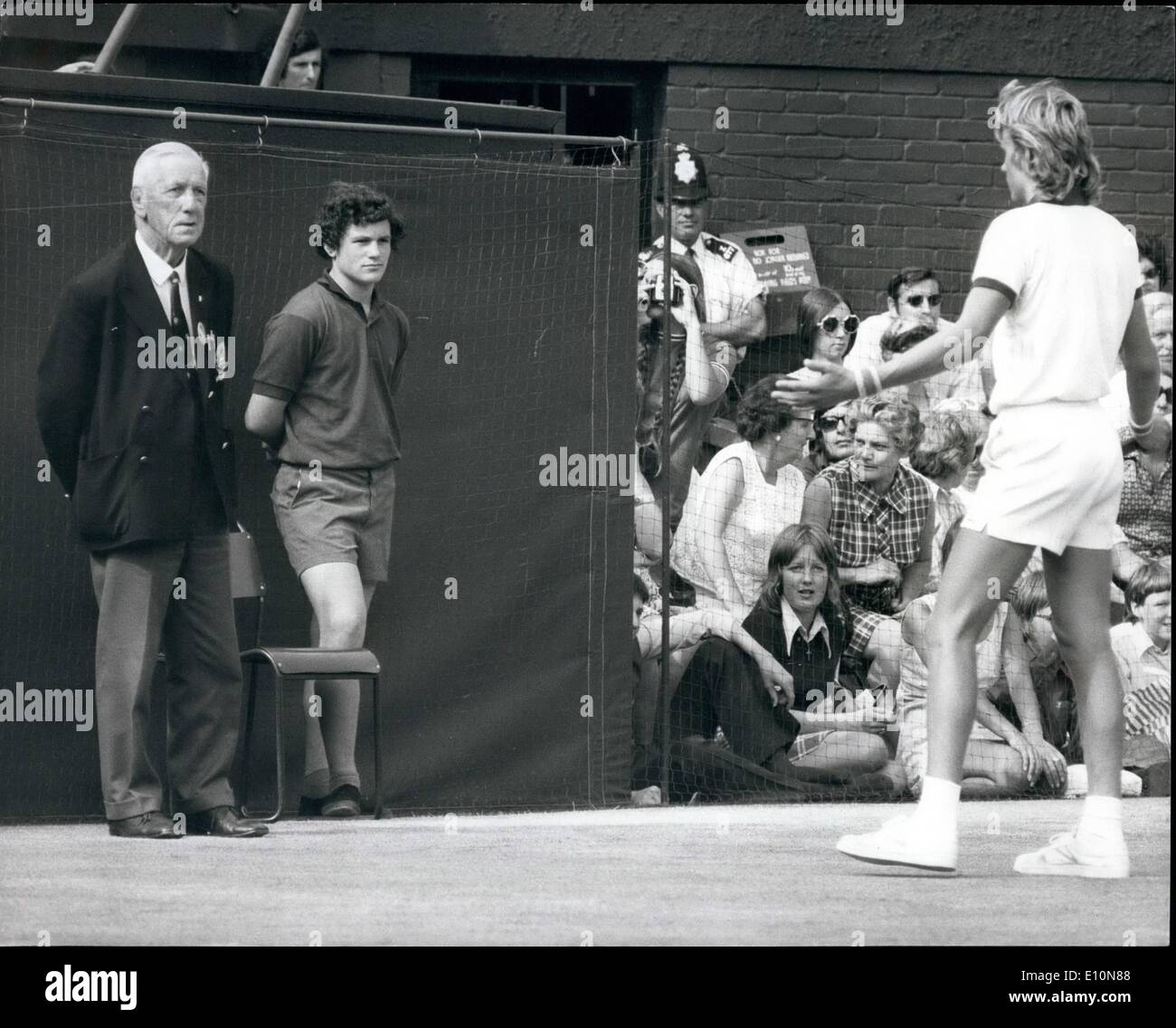 Lug. 07, 1973 - tennis a Wimbledon. Taylor batte Borg: Roger Taylor, di Gran Bretagna, ieri ha battuto il giovane giocatore svedese Foto Stock