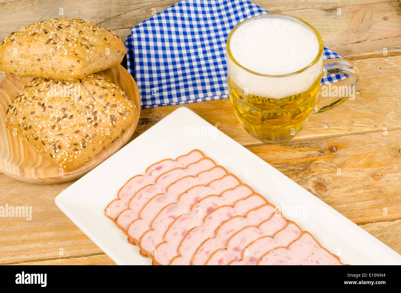 Leberkaese, una sostanziosa tedesco a freddo uno spuntino a base di carne Foto Stock