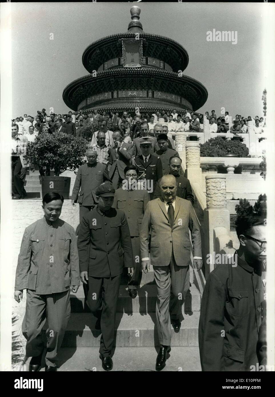 Sett. 14, 1973 - Il Presidente Pompidou ha visitato la città proibita di Pechino. Egli è visto uscire il ''Tempio del cielo " (Temple du ciel) Foto Stock