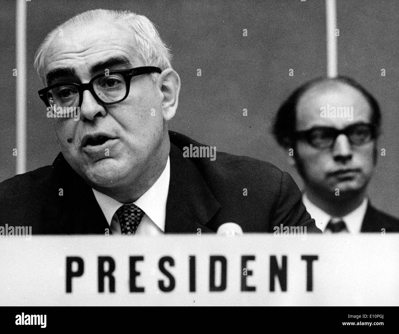 Il Professor Ambasciatore BINDSCHEDLER Presidente della Conferenza sulla sicurezza e la cooperazione in Europa a Ginevra 1973 Foto Stock