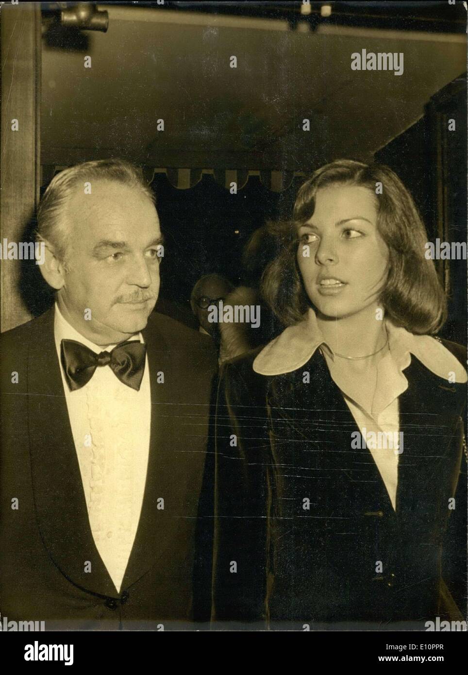 Nov. 18, 1973 - La scorsa notte al Cirque d'Hiver, il Principe Ranieri di Monaco e sua figlia Caroline ha partecipato al gala di Parigi, insieme con il Ministro degli affari culturali, Maurice Druon. Foto Stock