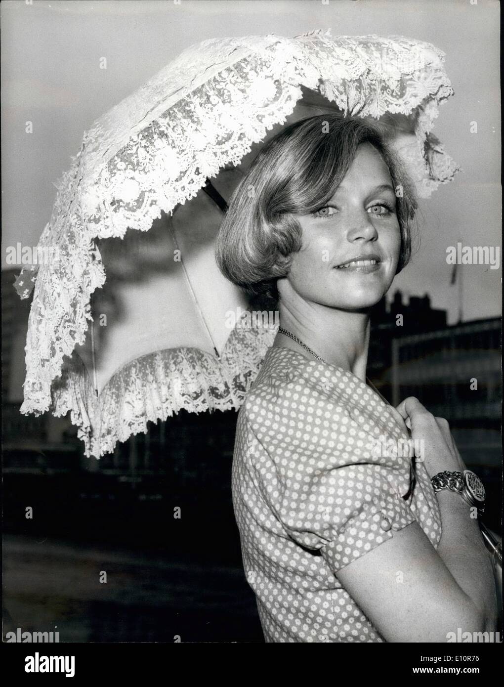 Ottobre 10, 1973 - Lee Remick per riprodurre Churchill's madre nella serie TV.: actrice americano Lee Remick è giocare Jennie Jerome, la famosa bellezza americana che divenne Lady Randolph Churchill, in una serie di sette uno-ora riproduce essendo prodotta dal Tamigi la televisione come la televisione indipendente il contributo alla celebrazione come la televisione indipendente di contibuti per le celebrazioni del centenario di Churchill anno (1974) Foto Stock