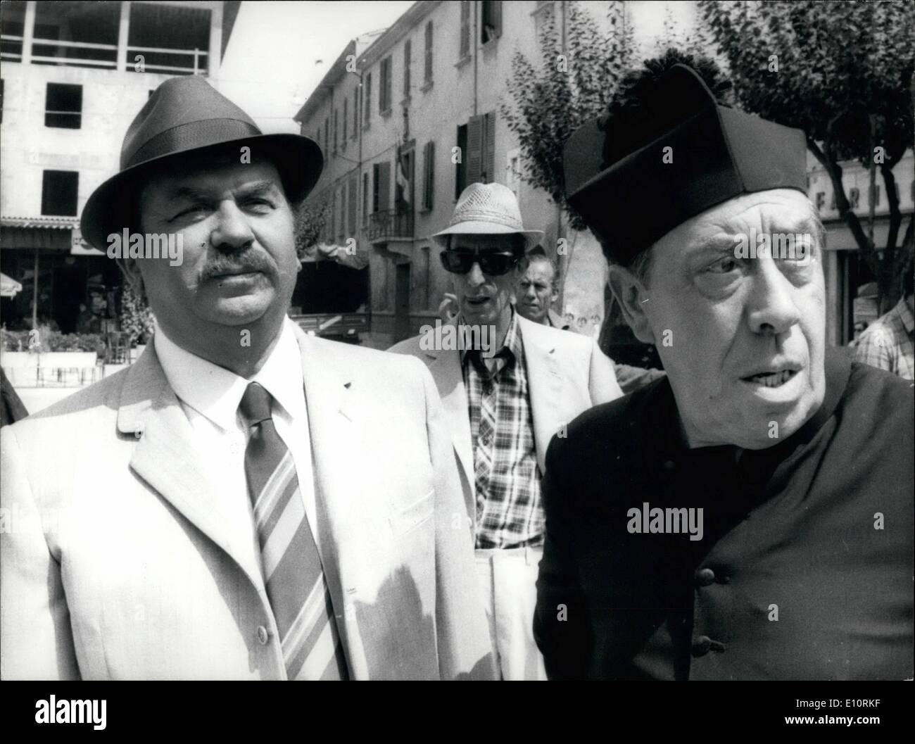 Gen 01, 1974 - Gino Cirvi muore. L'attore ha vinto la fama in 'Dsu Camillo' film. Egli era 73. Ha conquistato una fama internazionale attraverso la sua interpretazione del villaggio comunista sindaco in 'Dsu Camillo' la serie di film iniziata nel 1952. Don Camillo, parroco del villaggio è stato svolto dal comico francese Fernandel. Egli è stato anche il ruolo delle commissioni di polizia Maigret in una serie televisiva basata sui libri di autore francese G. Simeone. Egli dobbing in italiano le voci di tali ben noti attori come James Stewart e Sir Laurence Olivier Foto Stock