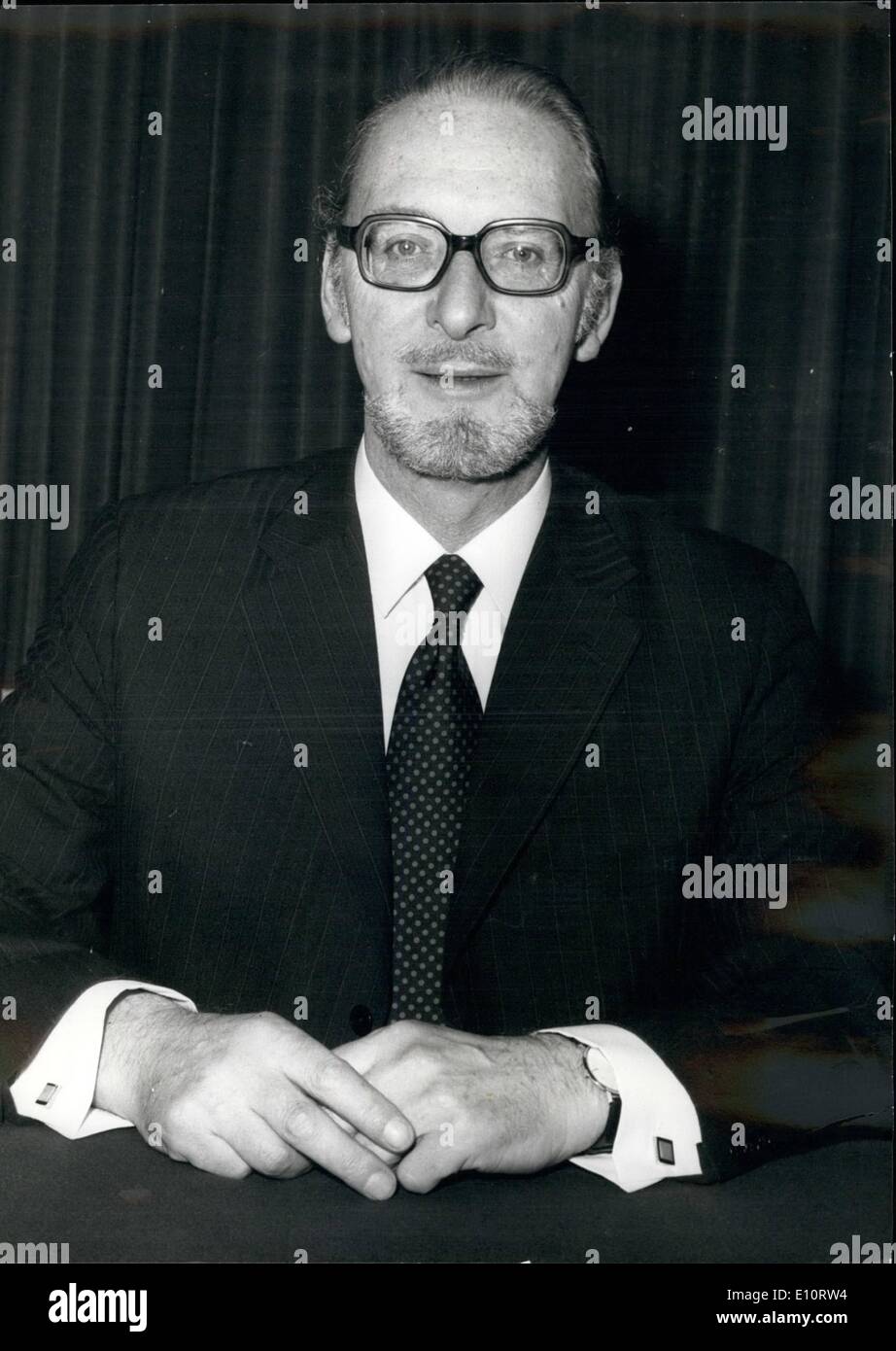 Mar 03, 1974 - Ambasciatore designare a Katmandu: foto mostra il Sig. Michael Scott, Mvo, 51, che è stato nominato come H.M. Ambasciatore a Katmandu, raffigurato presso il Foreign Office di Londra oggi. Foto Stock