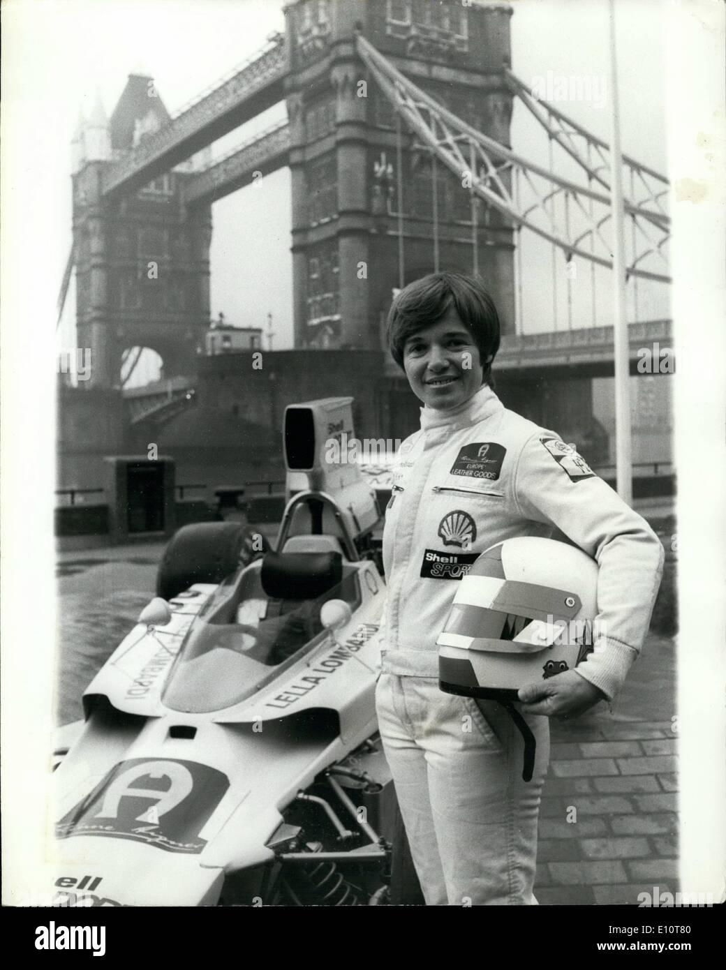 Mar 03, 1974 - grande debutto agonistico per la tigre di Torino Lella Lombardi, la donna più veloce del mondo e. Il mondo della donna di dispositivi di fissaggio, Lella Lombardi, si sposta nel tempo grande motor racing al Simoniz Daily Mail Race of Champions incontro a Brands Hatch il prossimo fine settimana. Prima donna a competere contro la parte superiore del Campionato del Mondo di driver per quindici anni. Lei potrà guidare un 500 hp Formula 5000 Shell Sport Lussemburgo Chevrolet T330, in grado di 190 mph Foto Stock