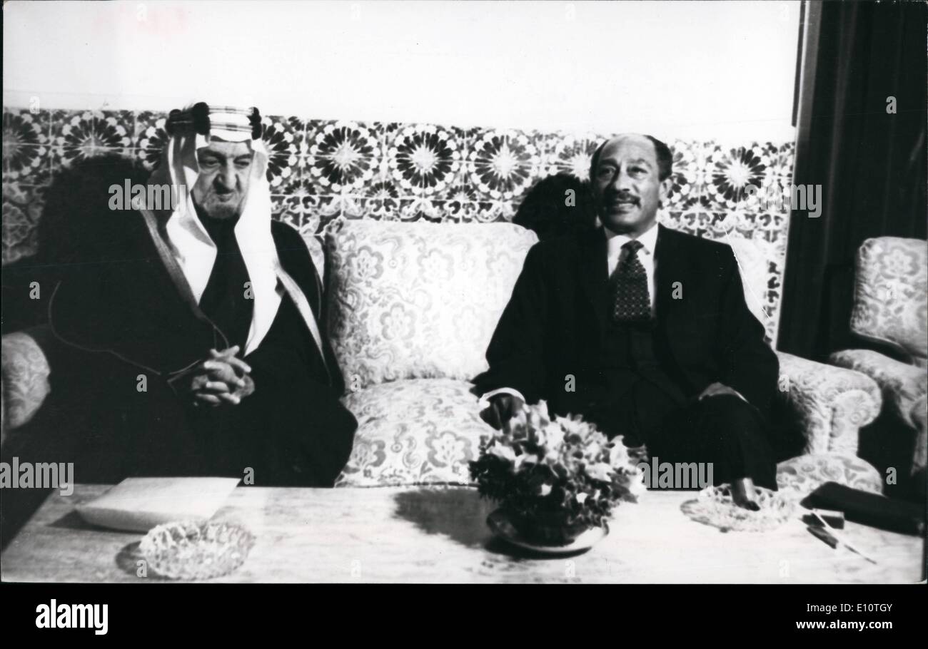 Febbraio 02, 1974 - Presidente Anwar El Sadat e il re Faisal di Arabia Saudita durante il loro incontro di Algeri. Foto Stock
