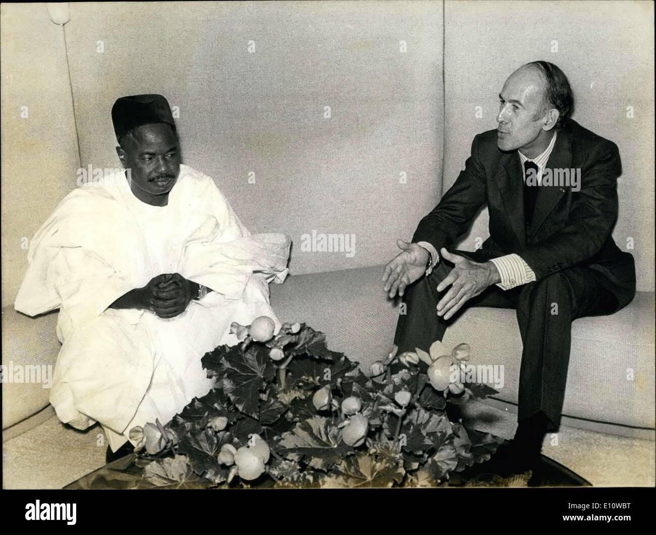 Giugno 20, 1974 - a differenza dei suoi predecessori, Giscard d'Estaing soddisfa con i suoi ospiti nei moderni uffici, invece di quelli più vecchi nell'Elysee Palace. Foto Stock