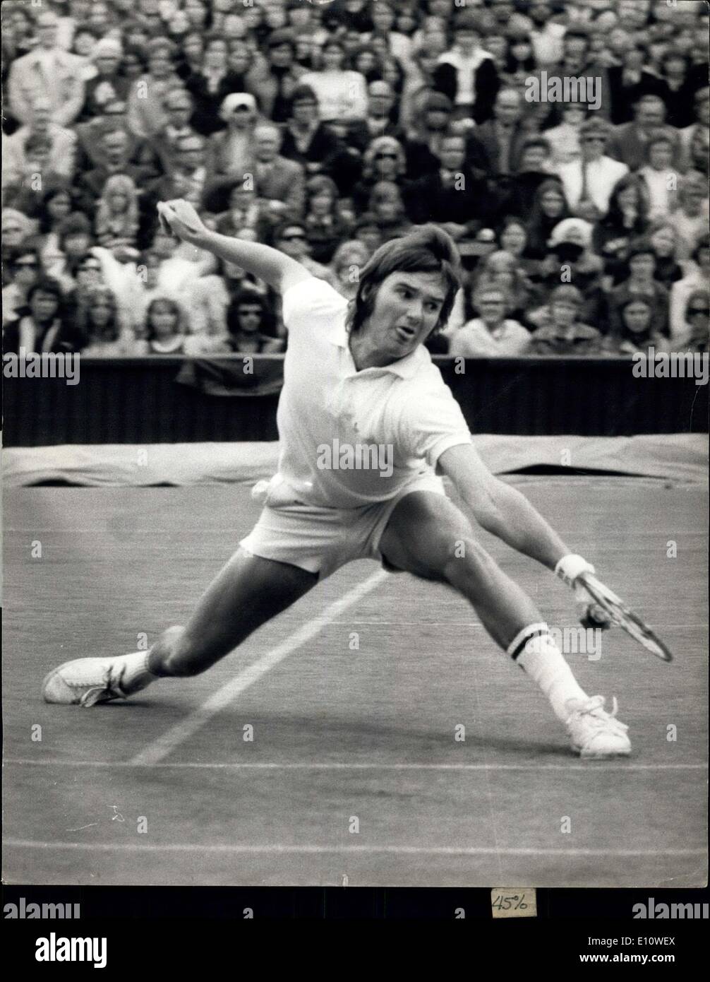 Giugno 28, 1974 - Wimbledon Tennis Championships Jimmy Connors (USA) Versus P. Dent (Australia). Mostra fotografica di Jimmy Connors (USA) visto in azione durante la sua partita contro P. Dent (Australia) oggi. Foto Stock