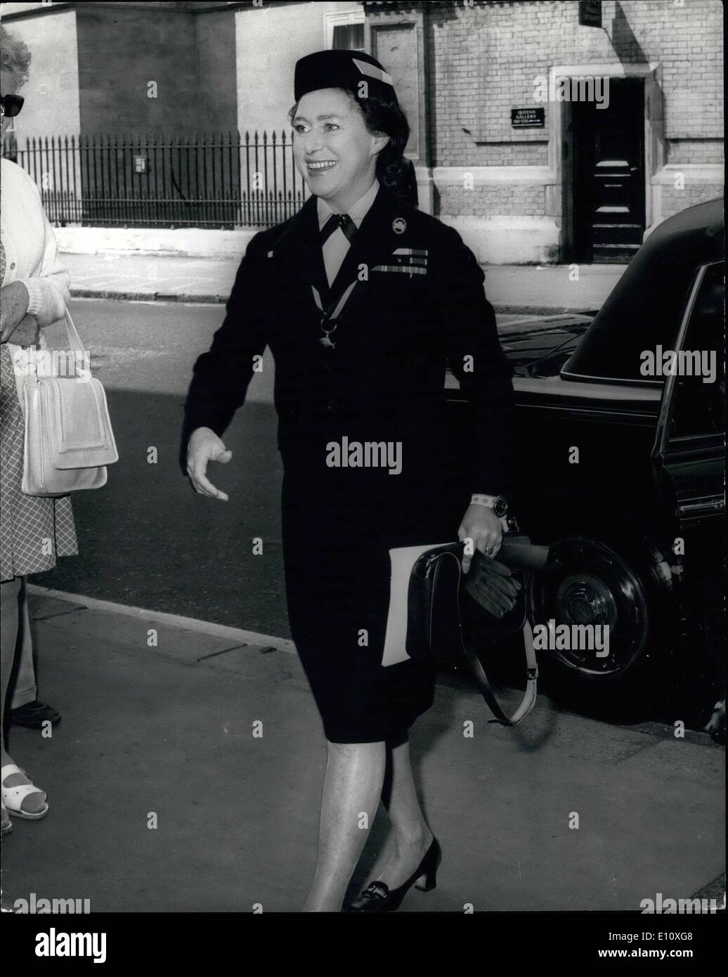 16 maggio 1974 - 16 maggio 1974 la principessa Margaret presiede Girl Guides Association riunione del Consiglio. La foto mostra: la principessa Margaret, Presidente della Girl Guides Association, arrivando per una sessione di chiusura del Consiglio presso il quartier generale del Commonwealth, Buckingham Palace Road, oggi. Foto Stock