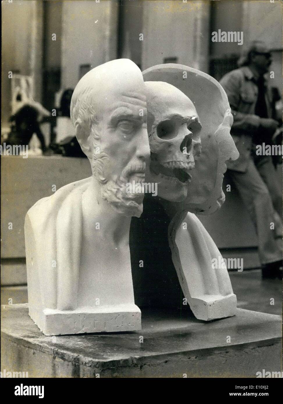 27 maggio 1974 - Assurdi scultura busto da Michel Guino a Parigi salone di arte Foto Stock