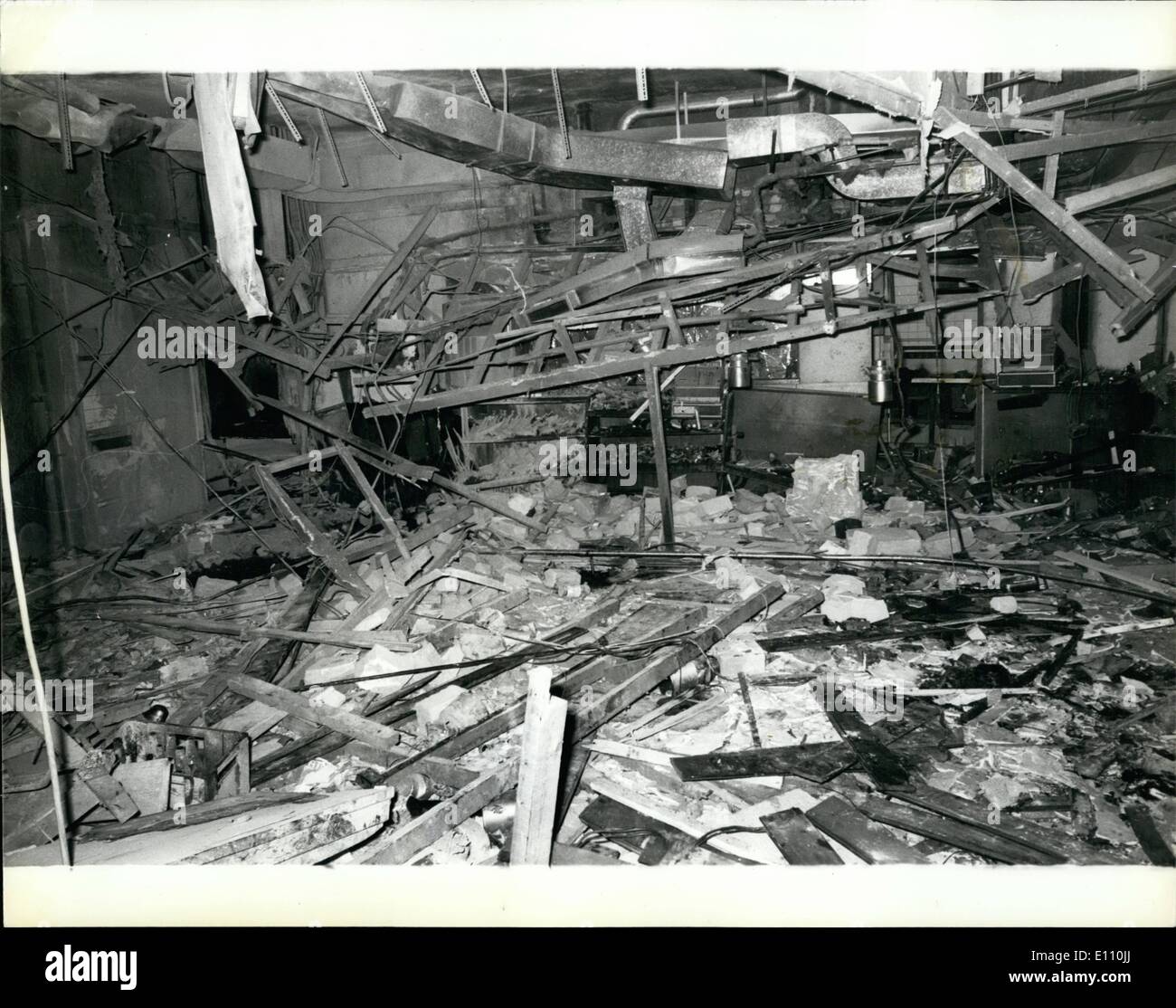 Nov. 11, 1974 - 19 morti e molti feriti in attentati dinamitardi a Birmingham. 19 persone sono state uccise e 200 feriti da IRA le bombe dei terroristi che è esplosa in due case pubbliche nel centro di Birmingham la scorsa notte. Una bomba è stata al Mulberry Bush public house e l'altra presso la taverna della città. Keystone Foto Mostra: vista che mostra la devastazione causata dalla bomba al Mulberry Bush public house di Birmingham la scorsa notte. Foto Stock