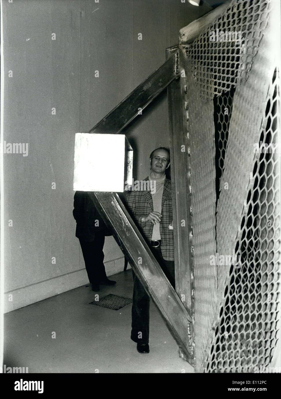 Maggio 20, 1975 - Phillip re con la sua Scultura Galleria Museo Parigi Foto Stock