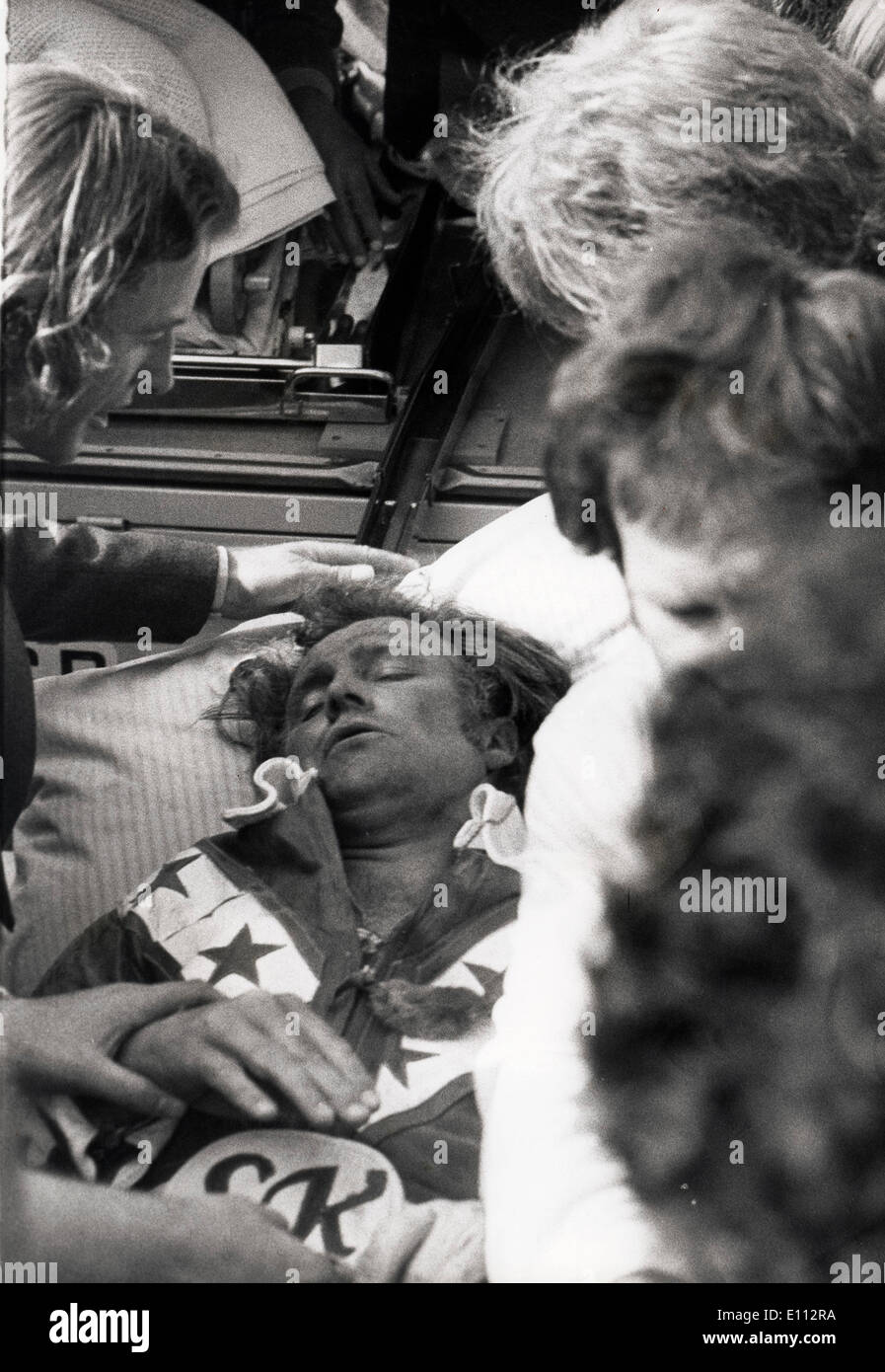 Daredevil Evel Knievel ricoverato in ospedale dopo il salto del bus Foto Stock
